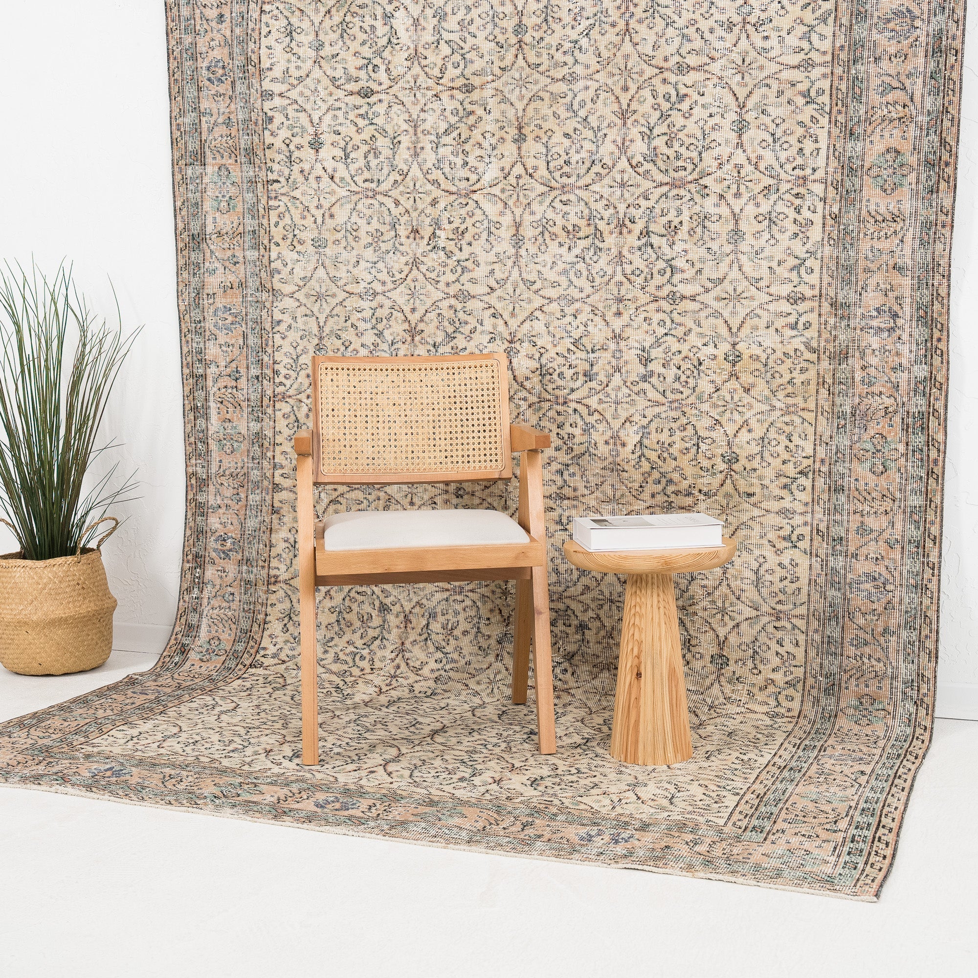Lyravyn - Vintage Turkish Area Rug