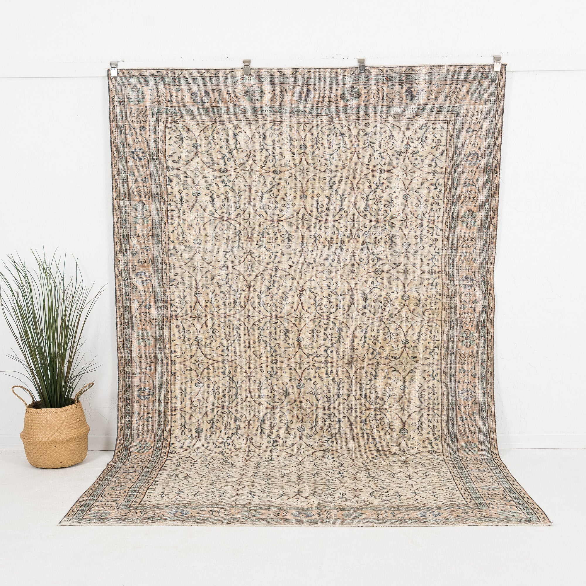 Lyravyn - Vintage Turkish Area Rug