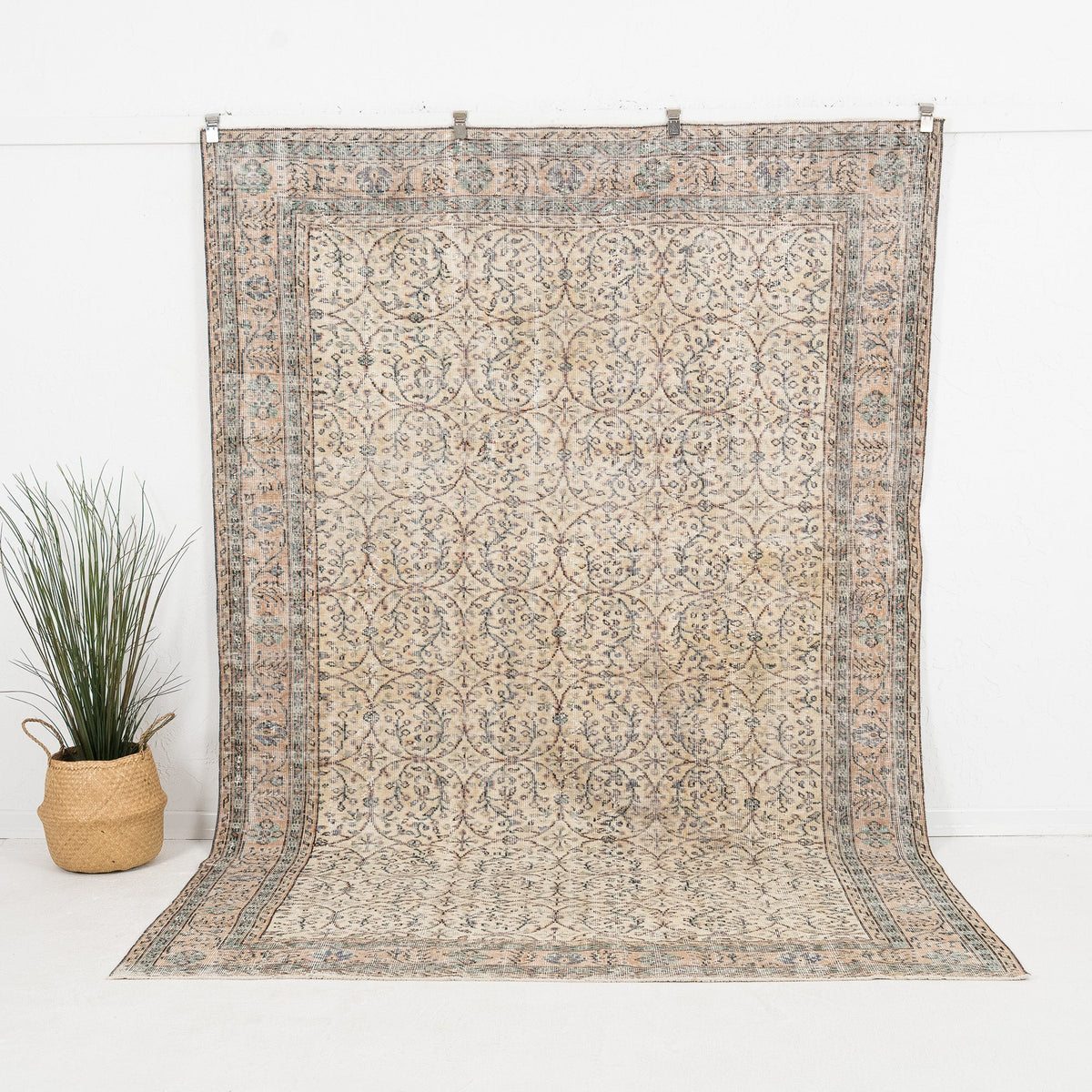 Lyravyn - Vintage Turkish Area Rug