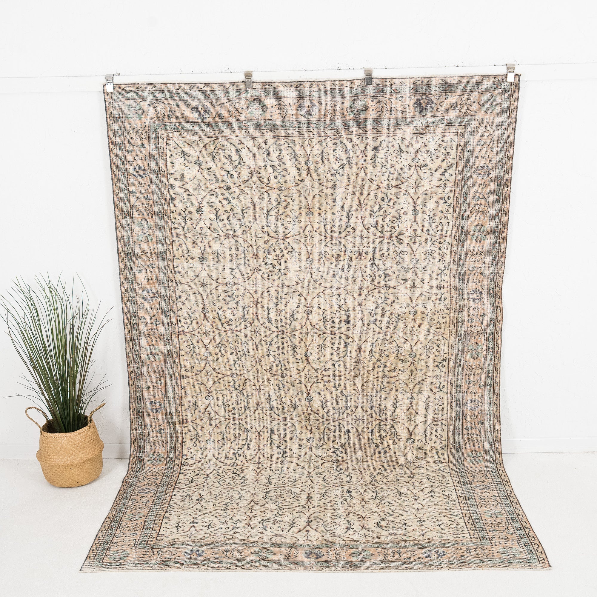 Lyravyn - Vintage Turkish Area Rug