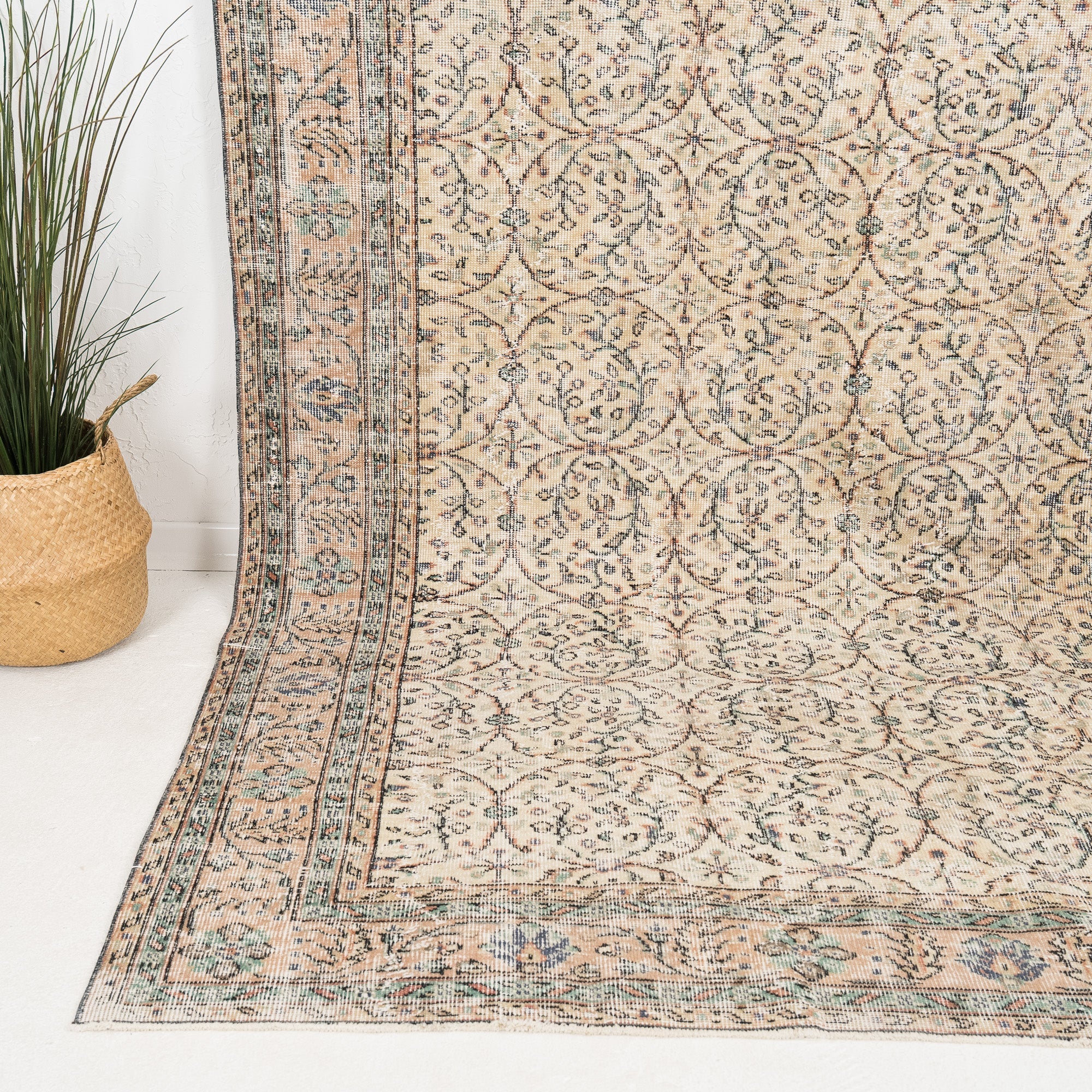 Lyravyn - Vintage Turkish Area Rug