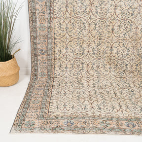 Lyravyn - Vintage Turkish Area Rug