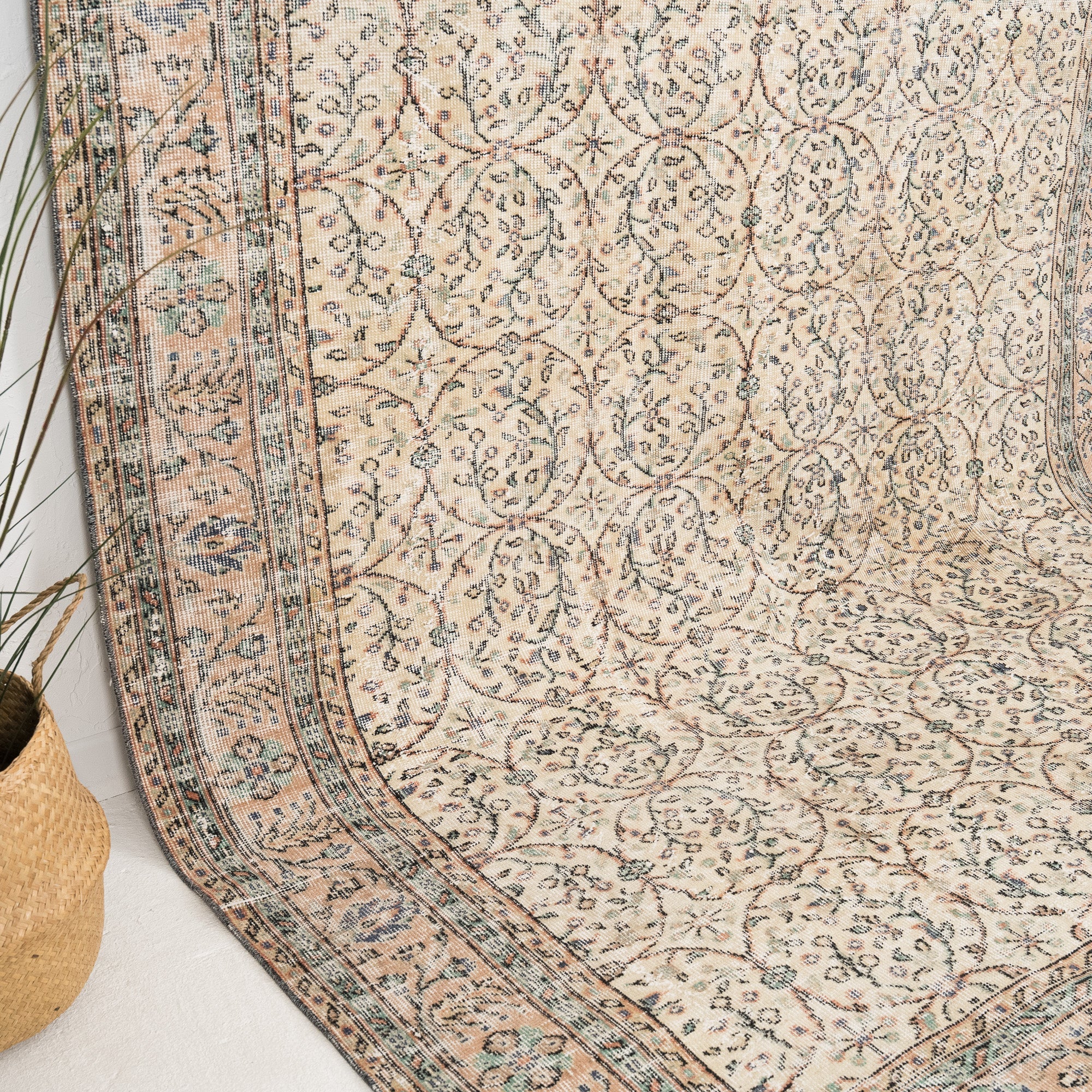 Lyravyn - Vintage Turkish Area Rug