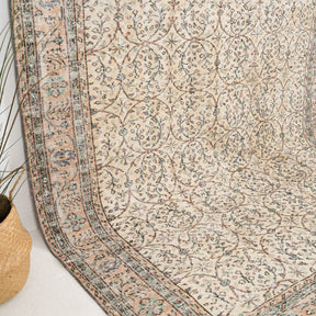 Lyravyn - Vintage Turkish Area Rug