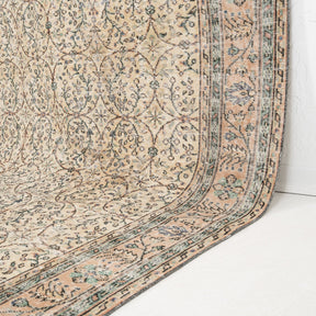 Lyravyn - Vintage Turkish Area Rug