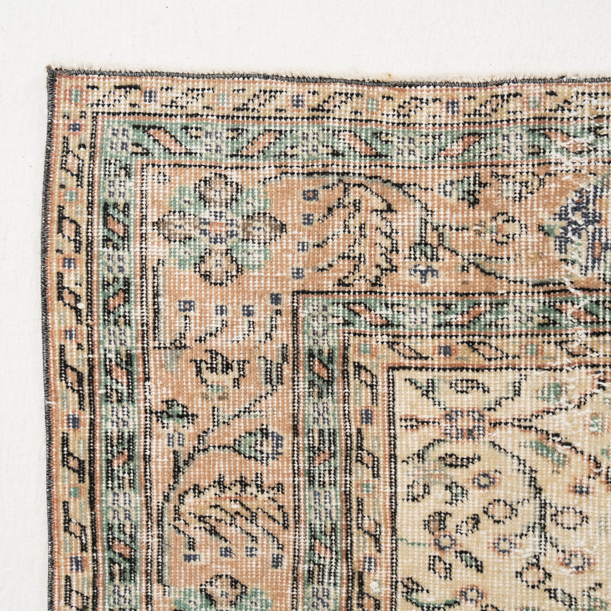 Lyravyn - Vintage Turkish Area Rug