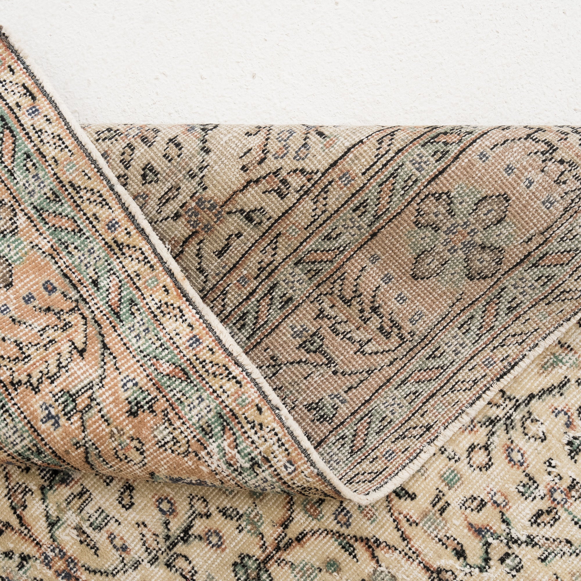 Lyravyn - Vintage Turkish Area Rug