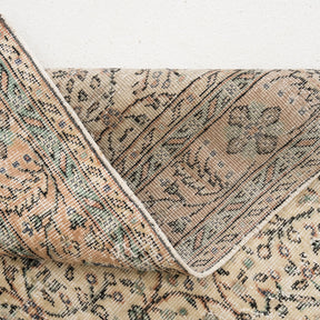 Lyravyn - Vintage Turkish Area Rug