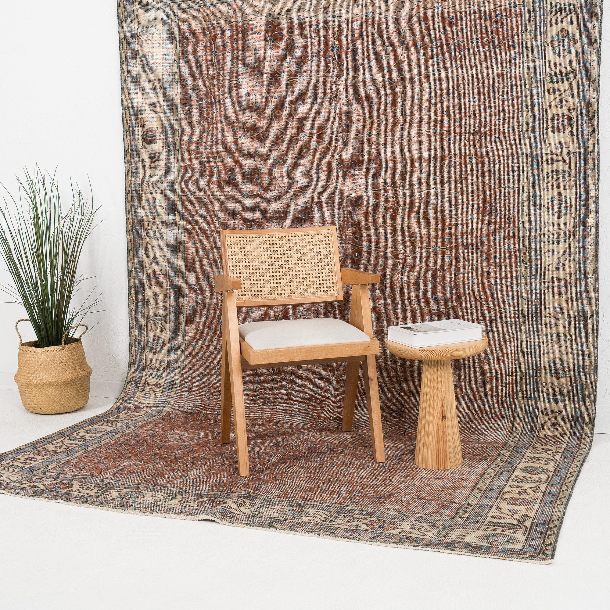 Taeloria - Vintage Turkish Area Rug