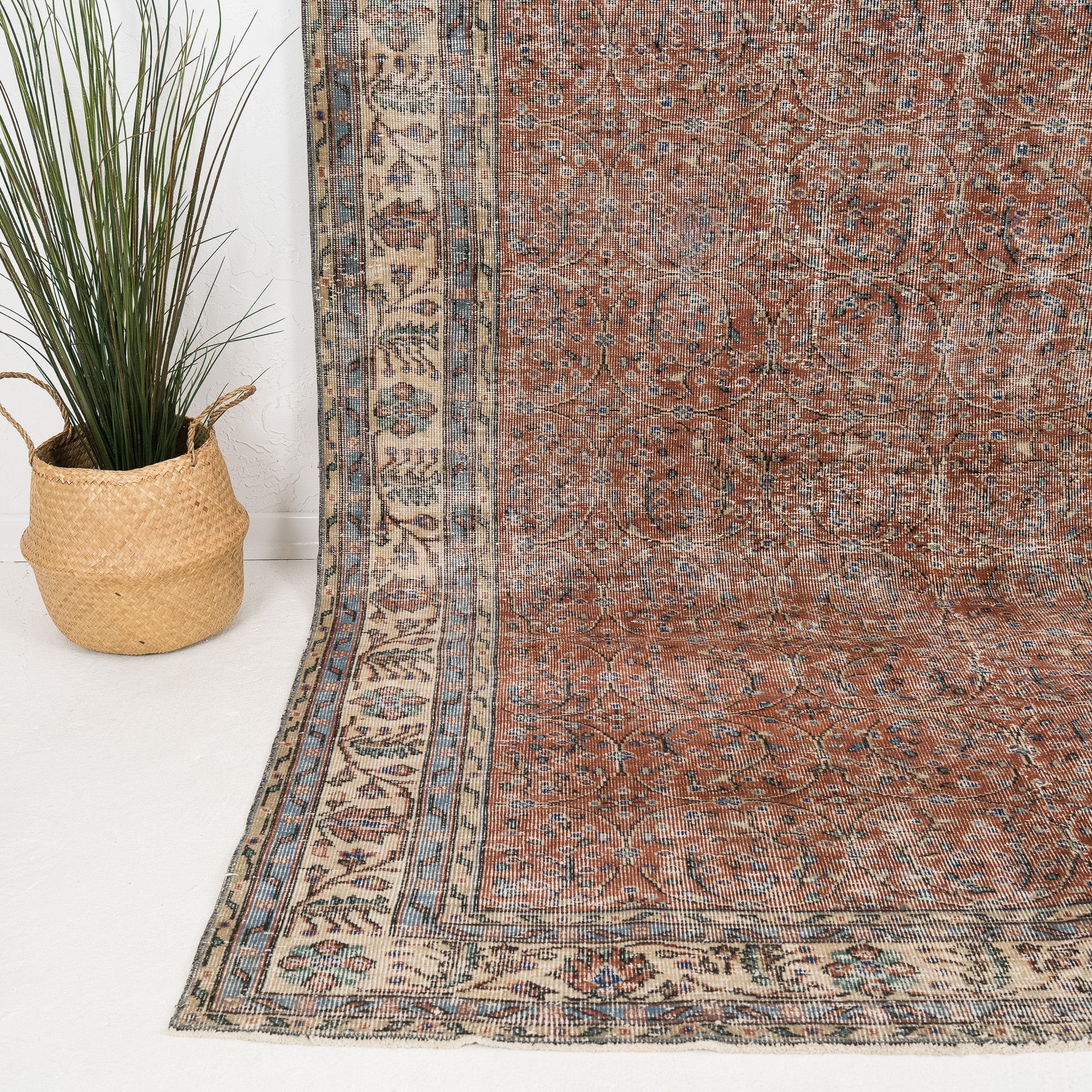Taeloria - Vintage Turkish Area Rug
