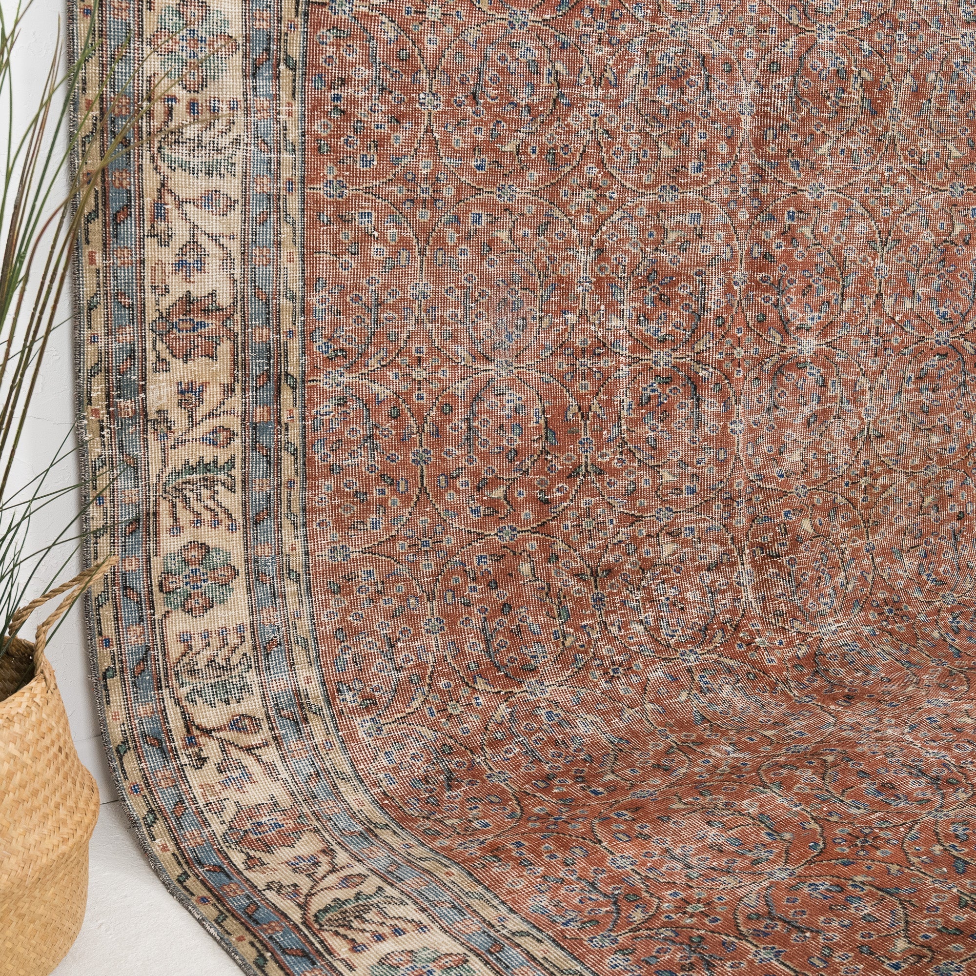 Taeloria - Vintage Turkish Area Rug