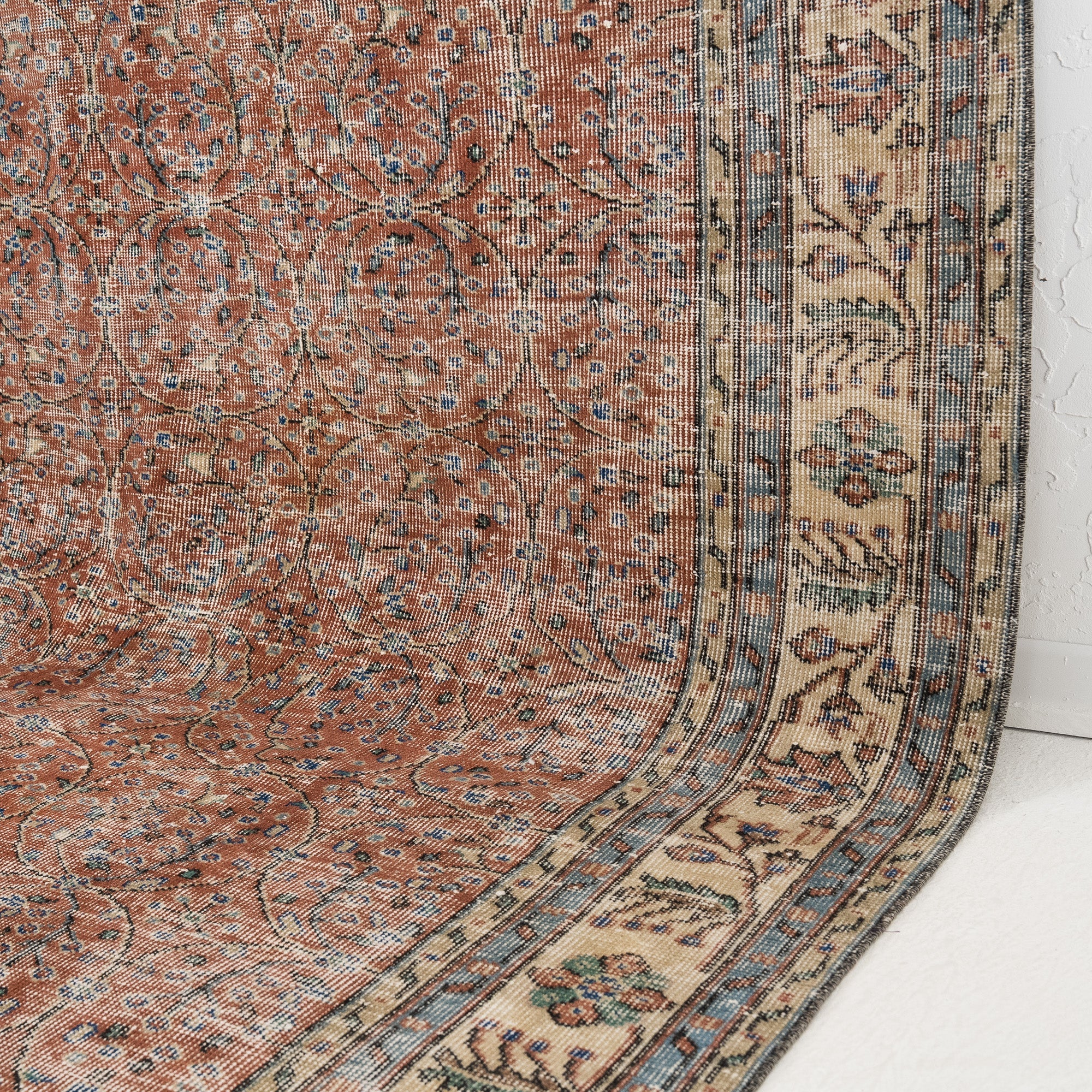 Taeloria - Vintage Turkish Area Rug