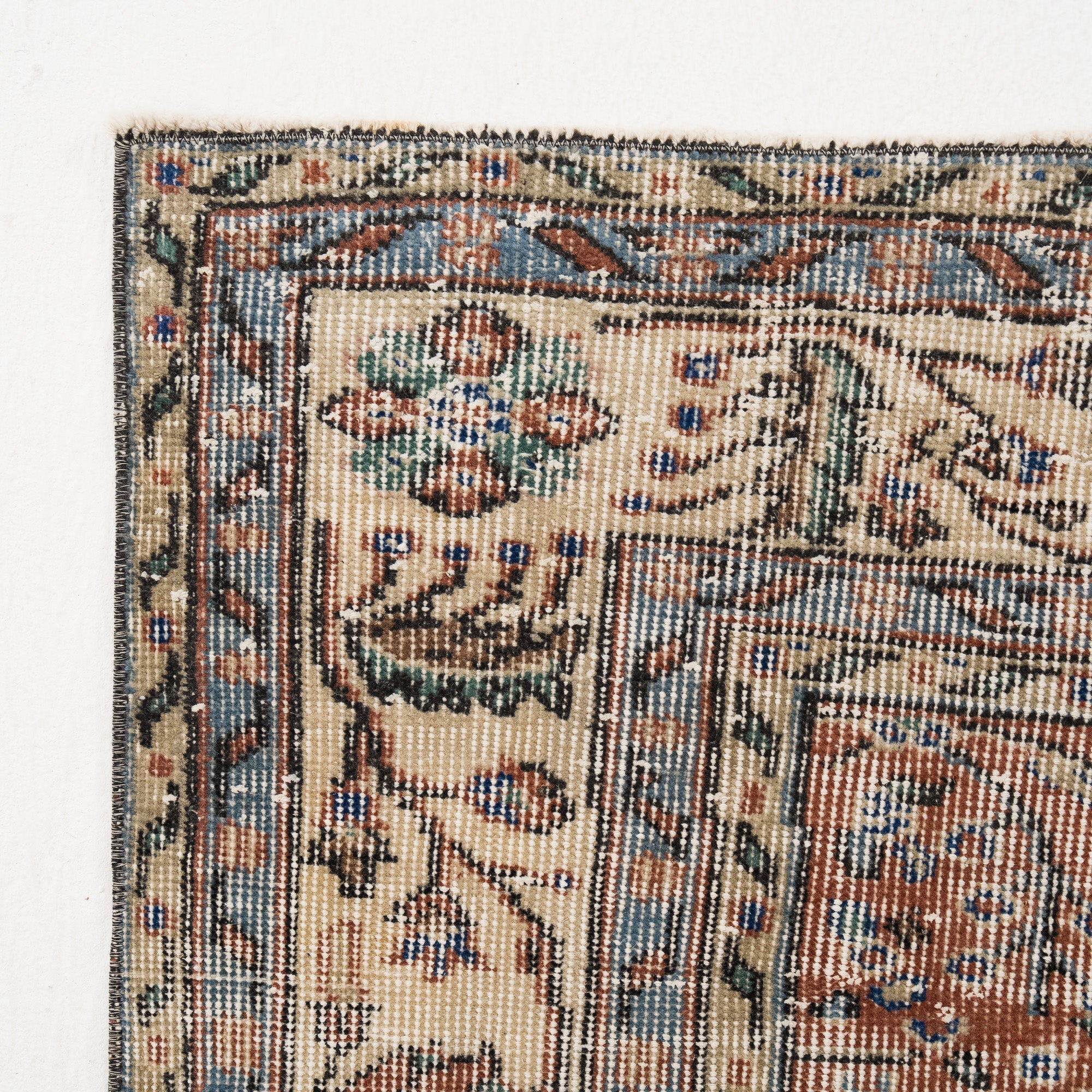 Taeloria - Vintage Turkish Area Rug