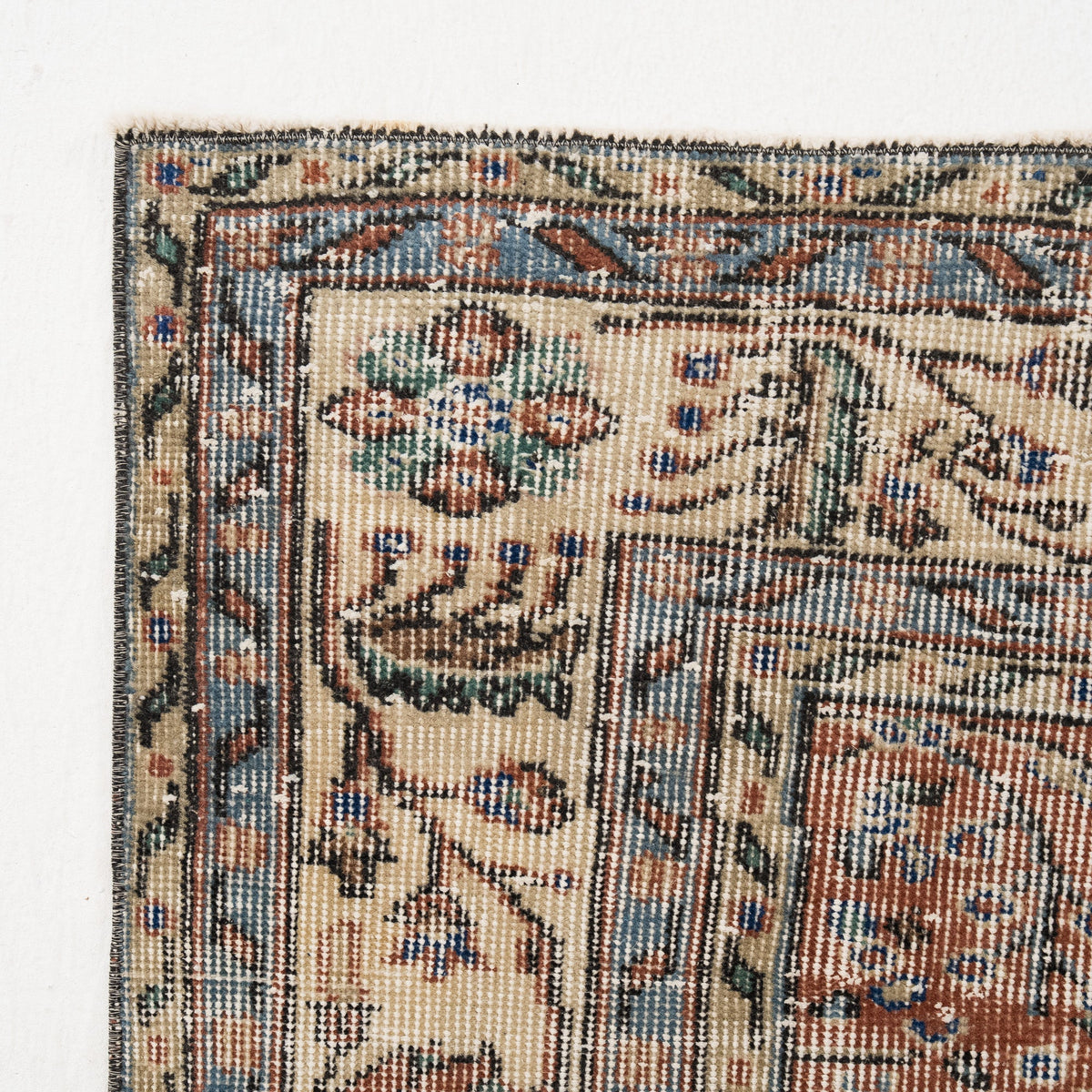 Taeloria - Vintage Turkish Area Rug
