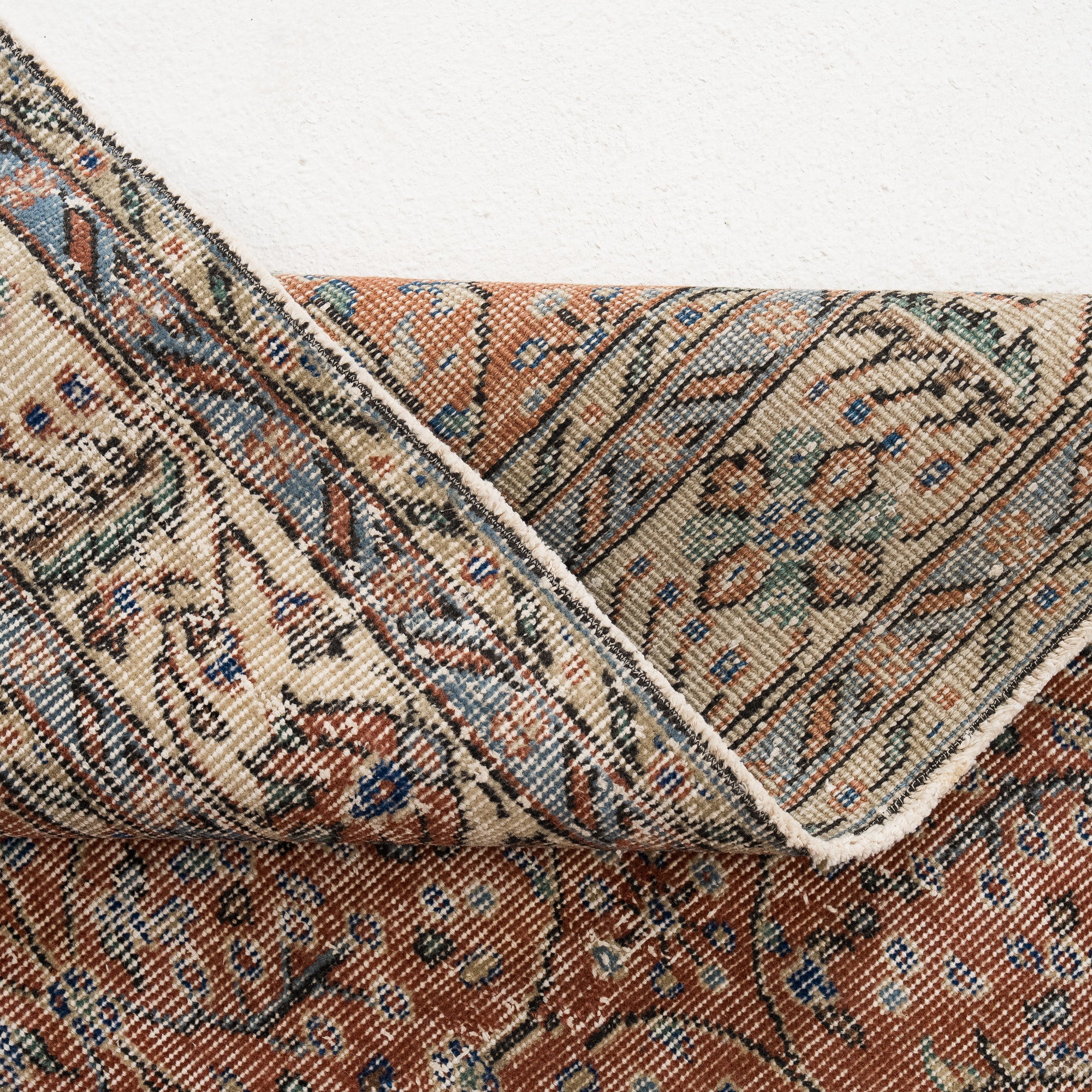 Taeloria - Vintage Turkish Area Rug