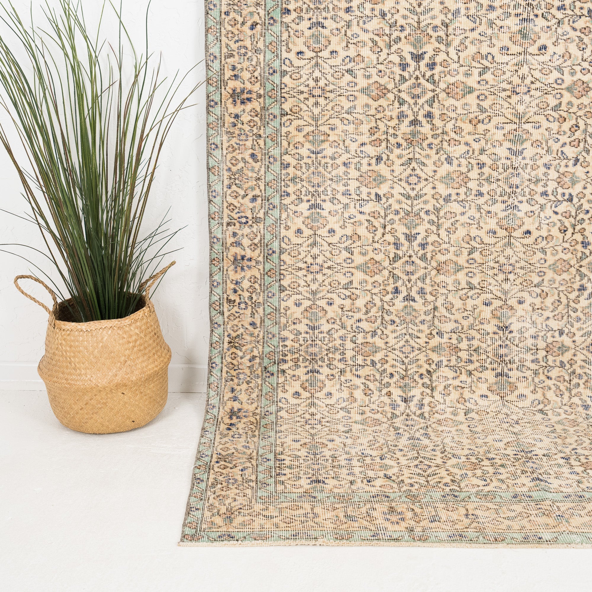 Elanive - Vintage Turkish Area Rug