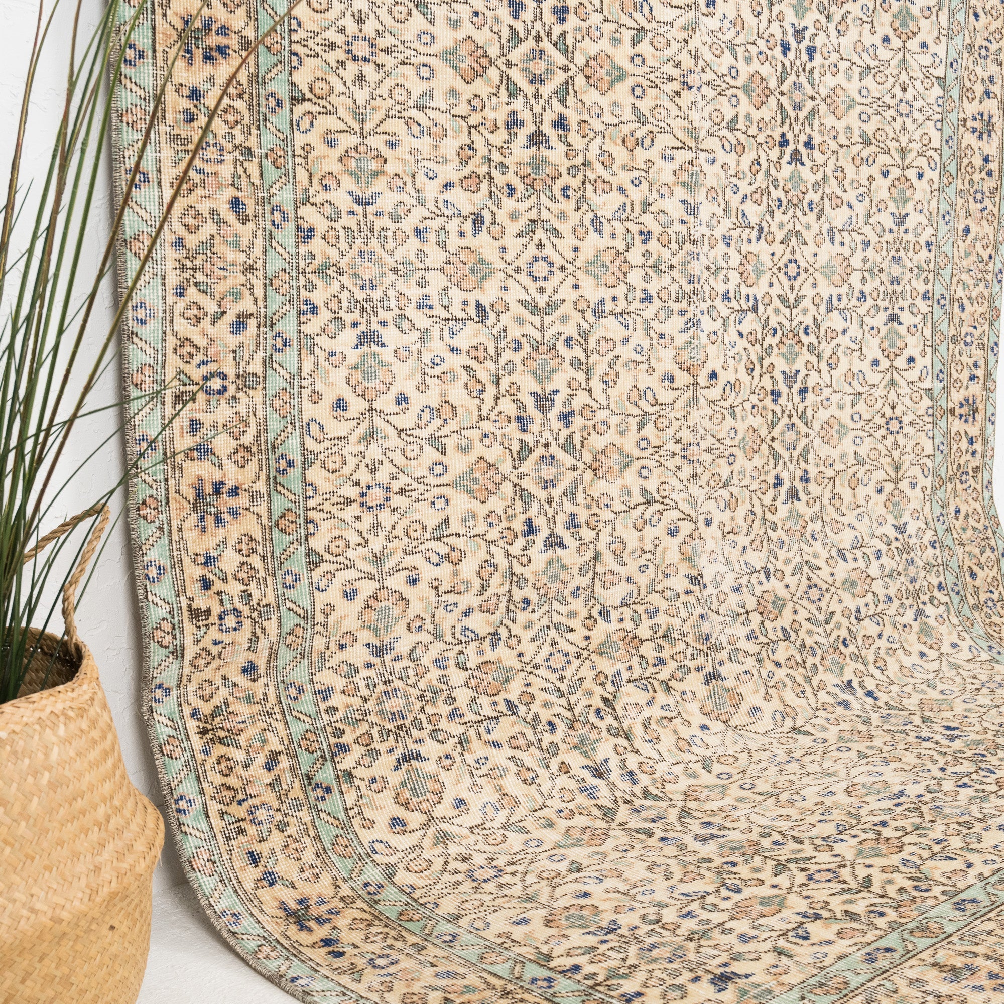 Elanive - Vintage Turkish Area Rug