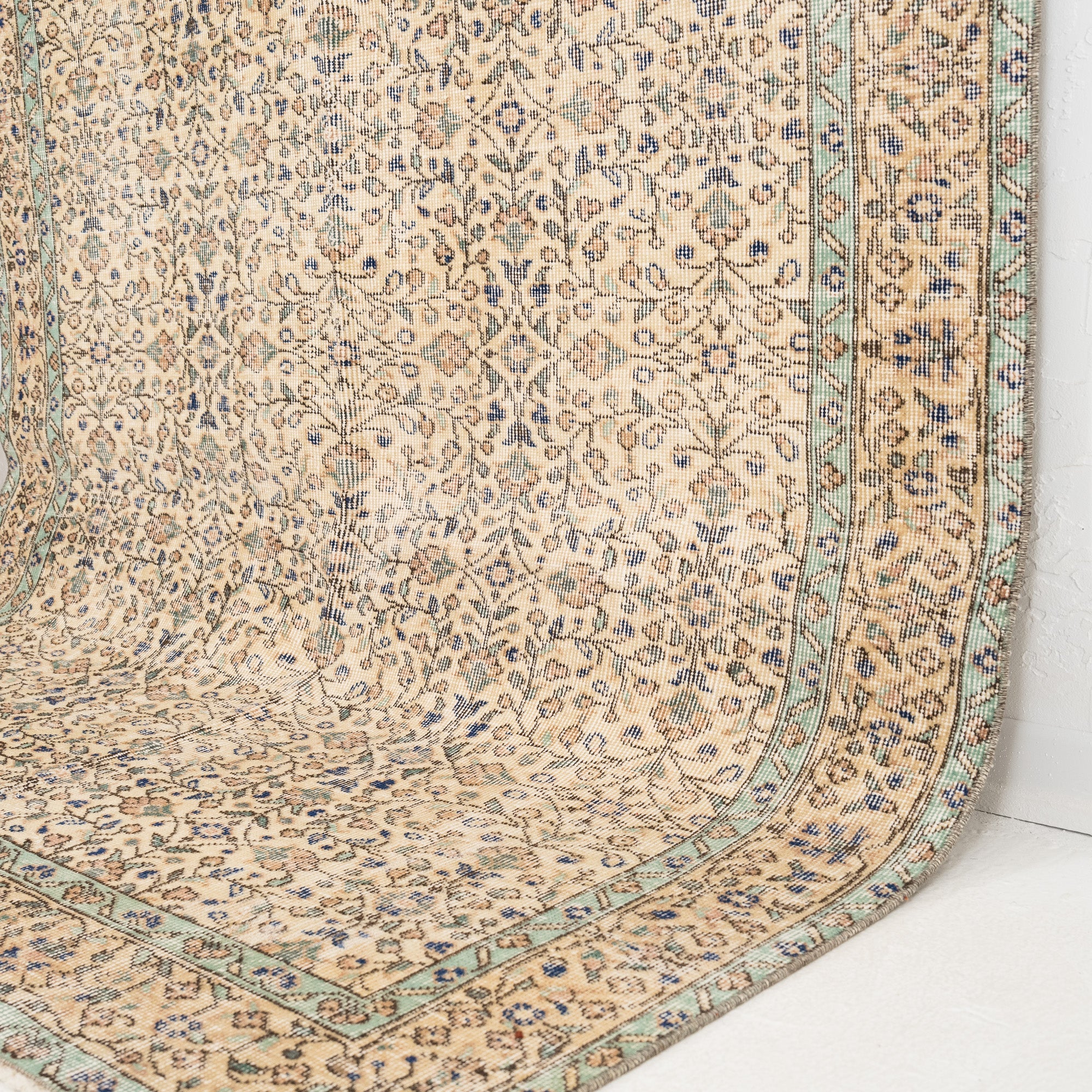 Elanive - Vintage Turkish Area Rug