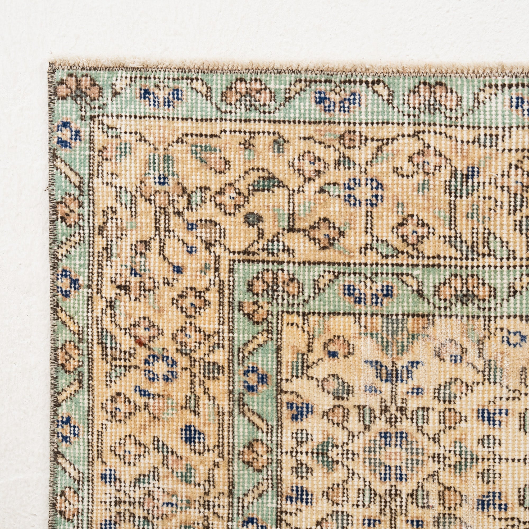 Elanive - Vintage Turkish Area Rug