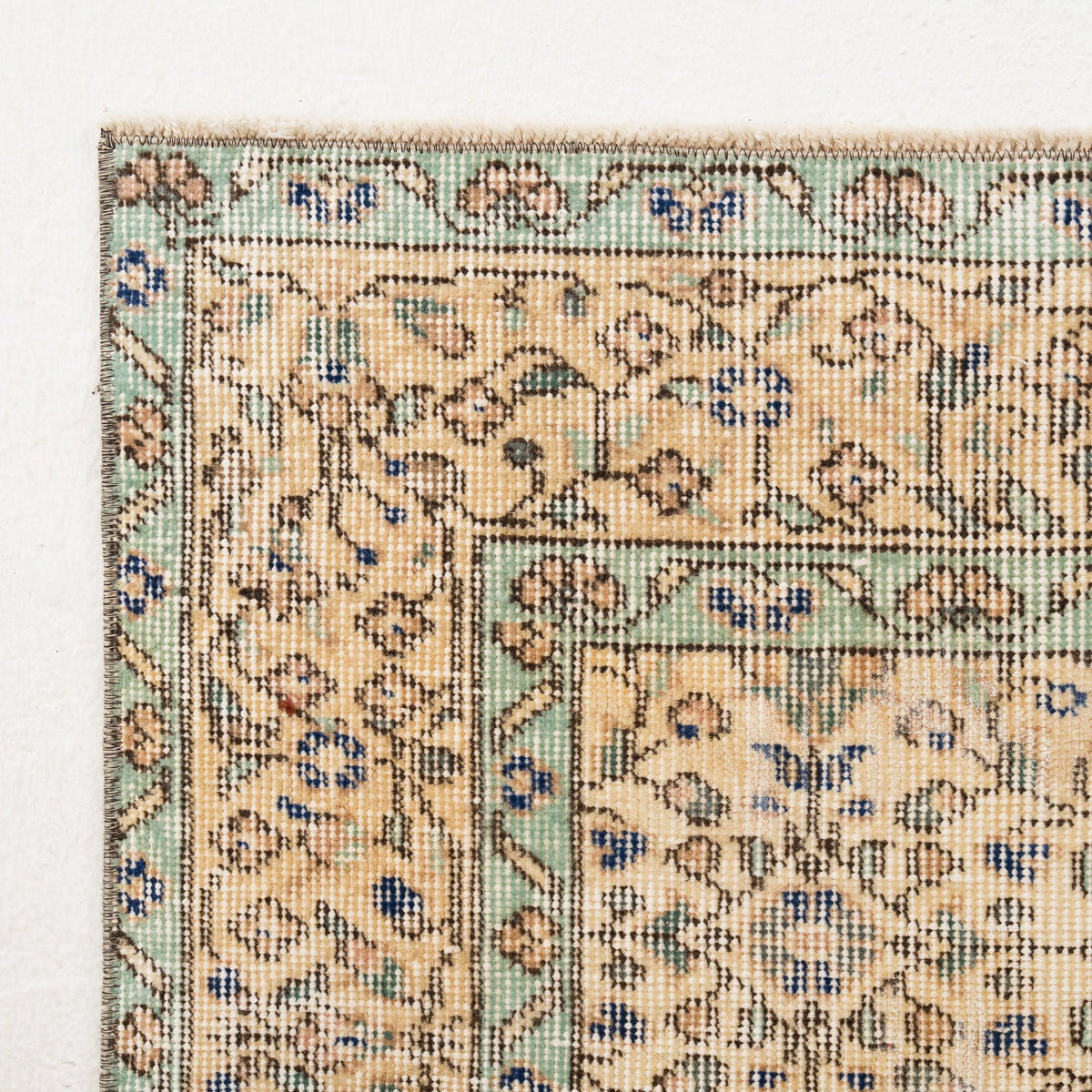 Elanive - Vintage Turkish Area Rug