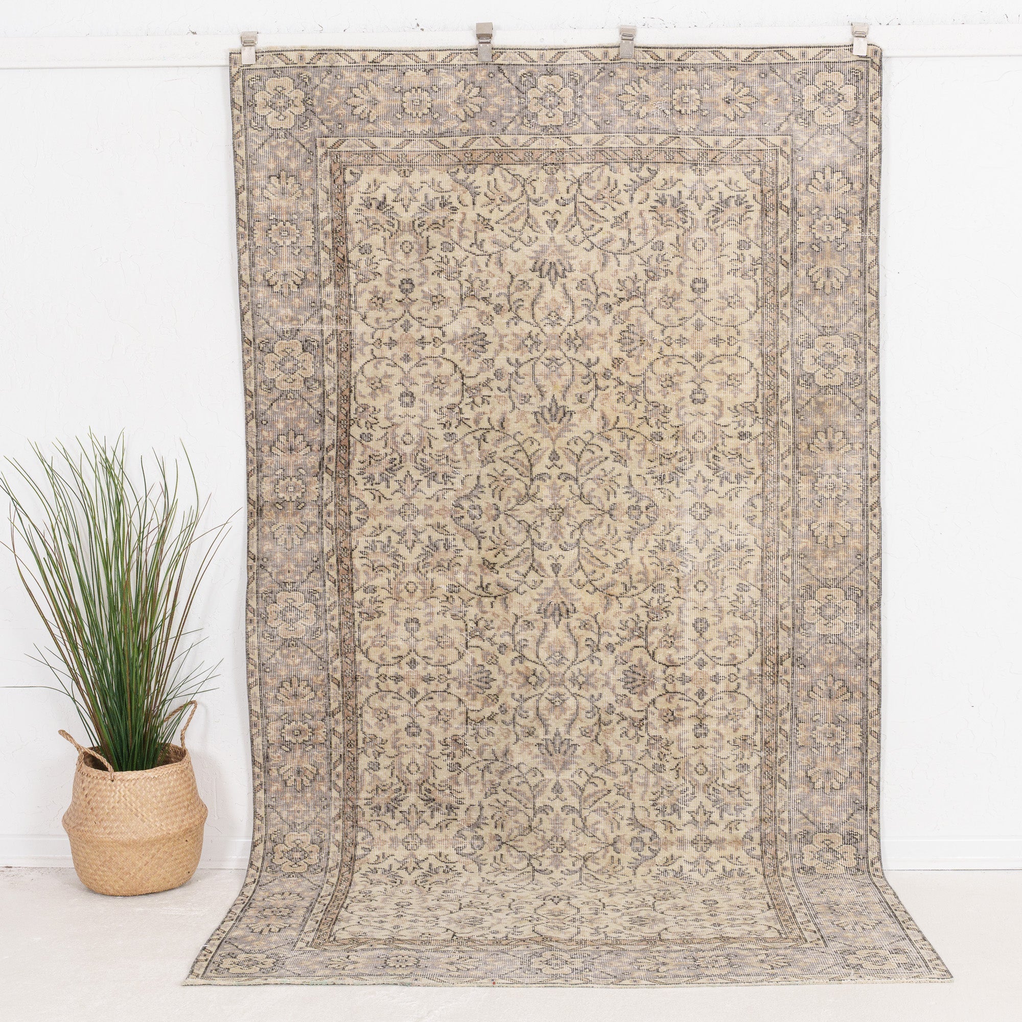 Dengiz Rug 5' x 9' - Vintage Turkish Area Rug, Beige - Delinia | Kuden Rugs