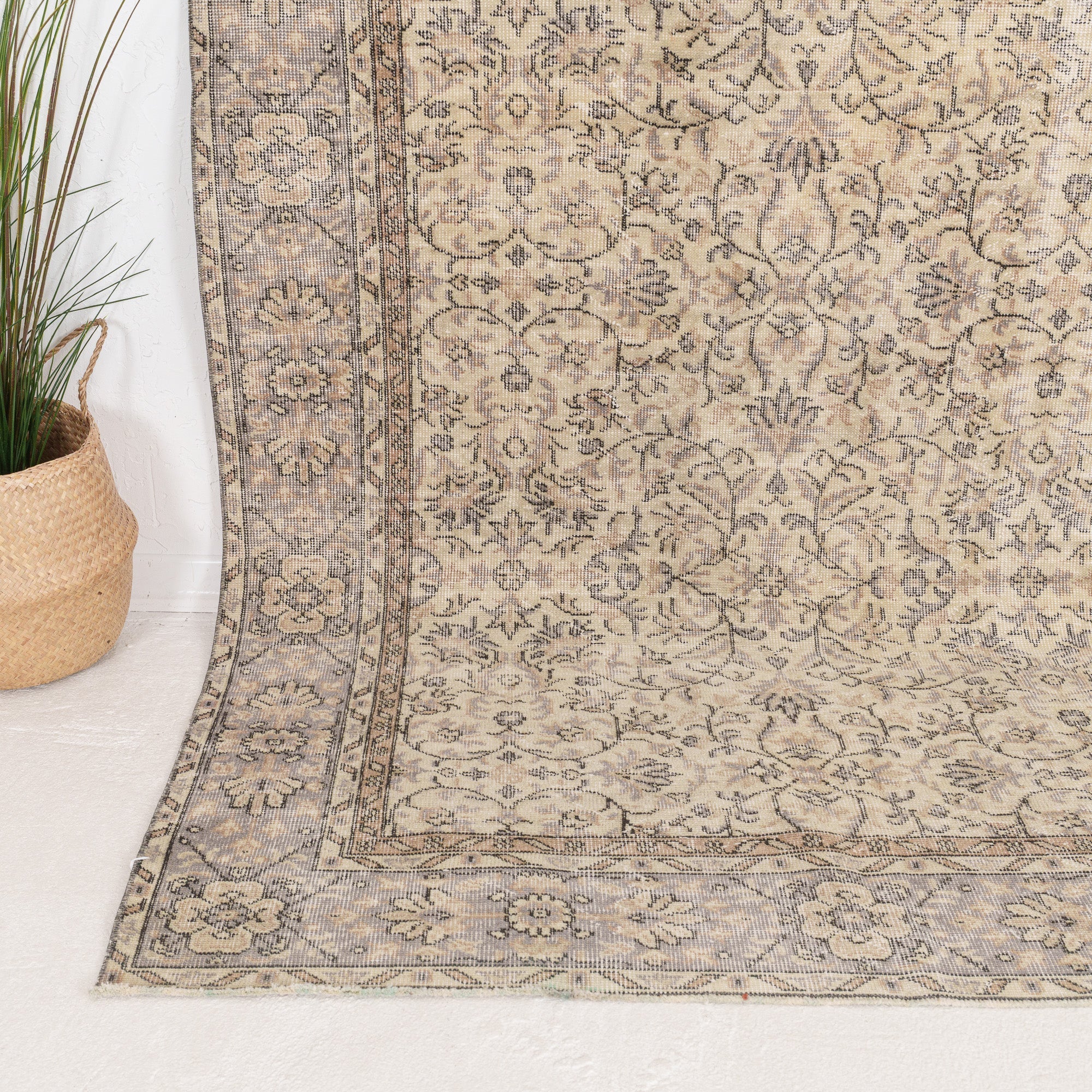 5' x 9' - Vintage Turkish Area Rug, Beige - Delinia | Kuden Rugs