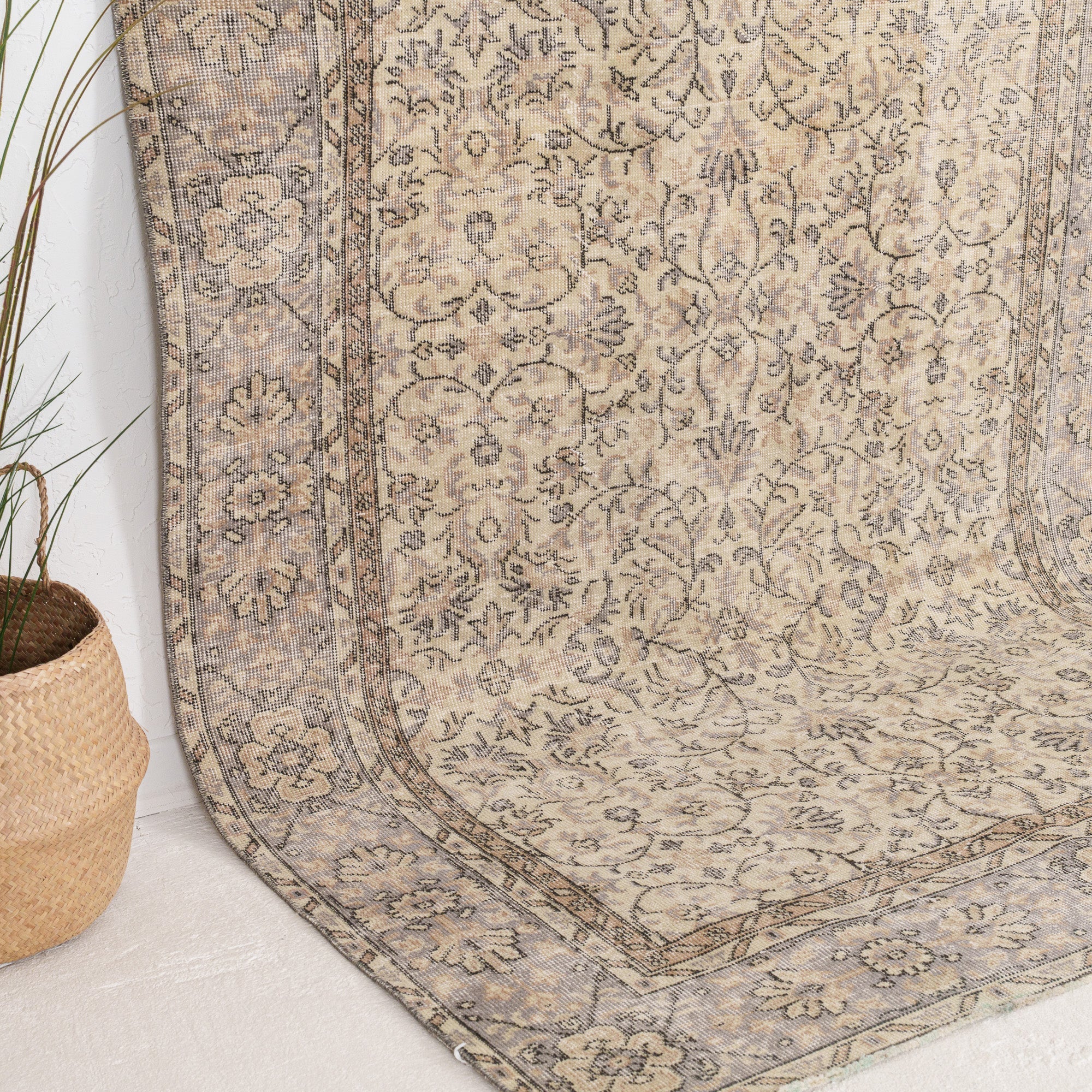 5' x 9' - Vintage Turkish Area Rug, Beige - Delinia | Kuden Rugs