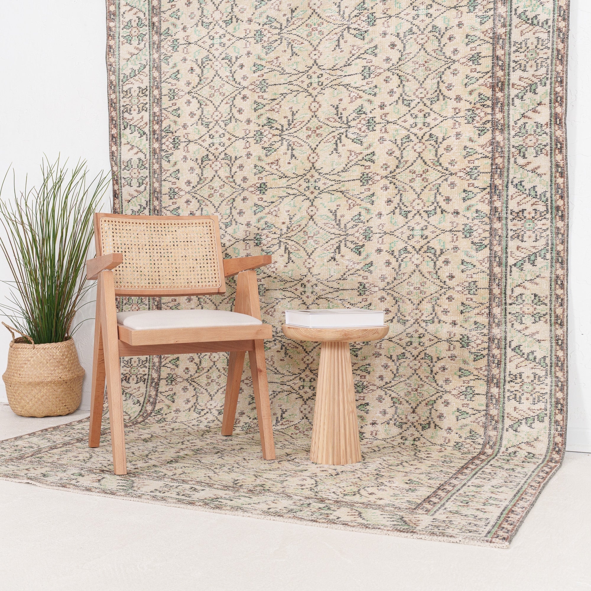 Amdiraria - Vintage Turkish Area Rug