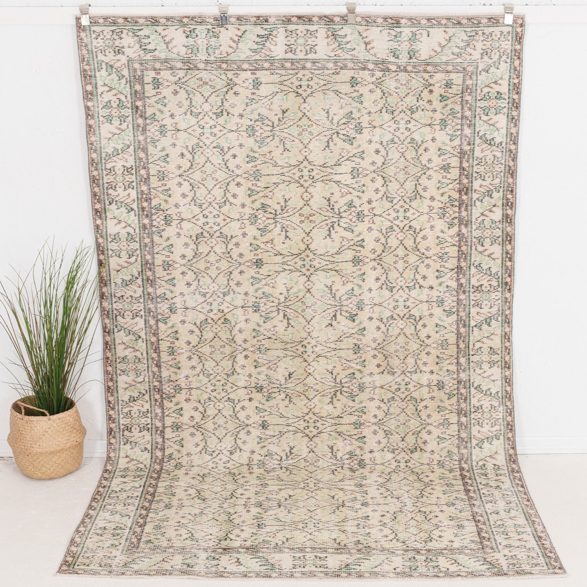 Amdiraria - Vintage Turkish Area Rug