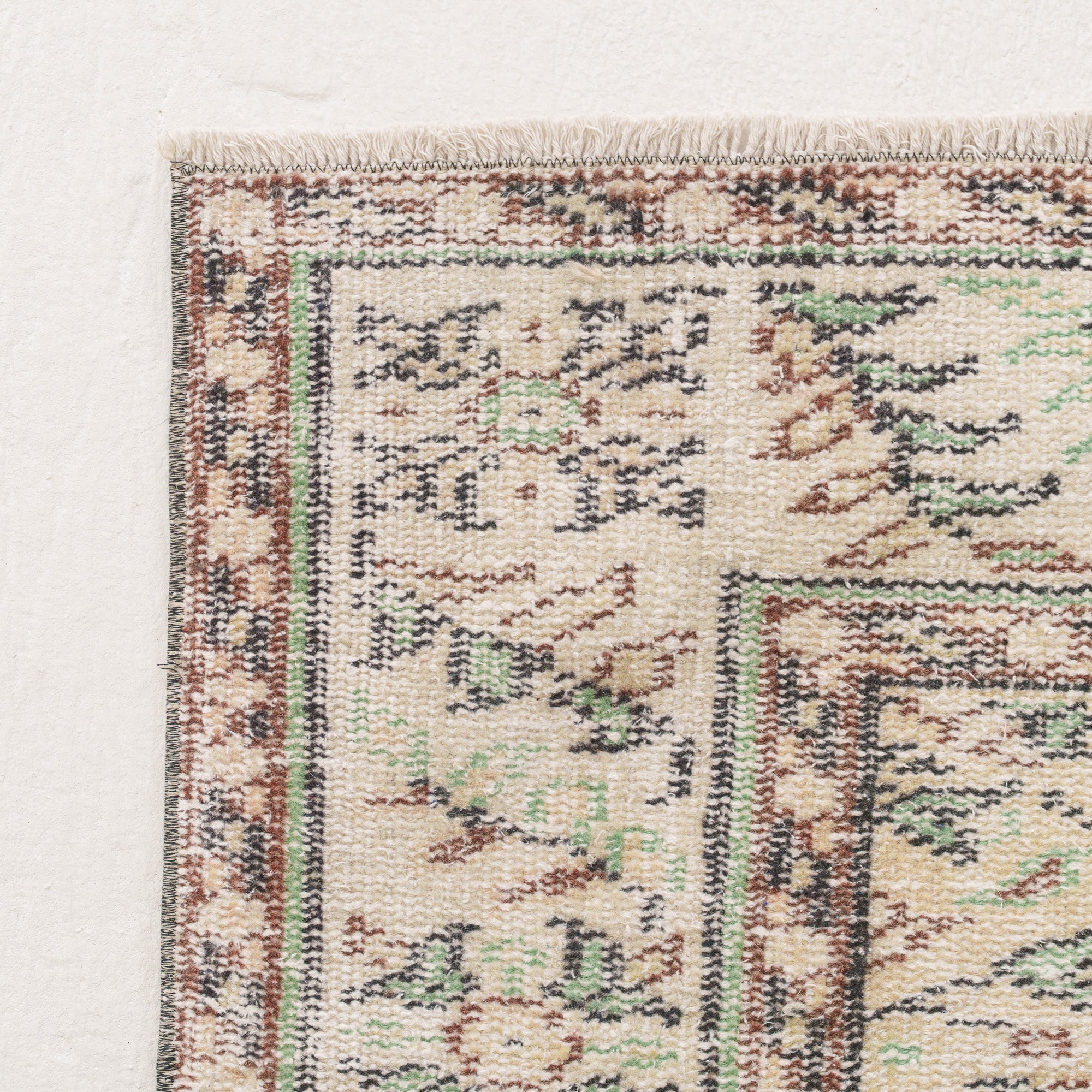 Amdiraria - Vintage Turkish Area Rug