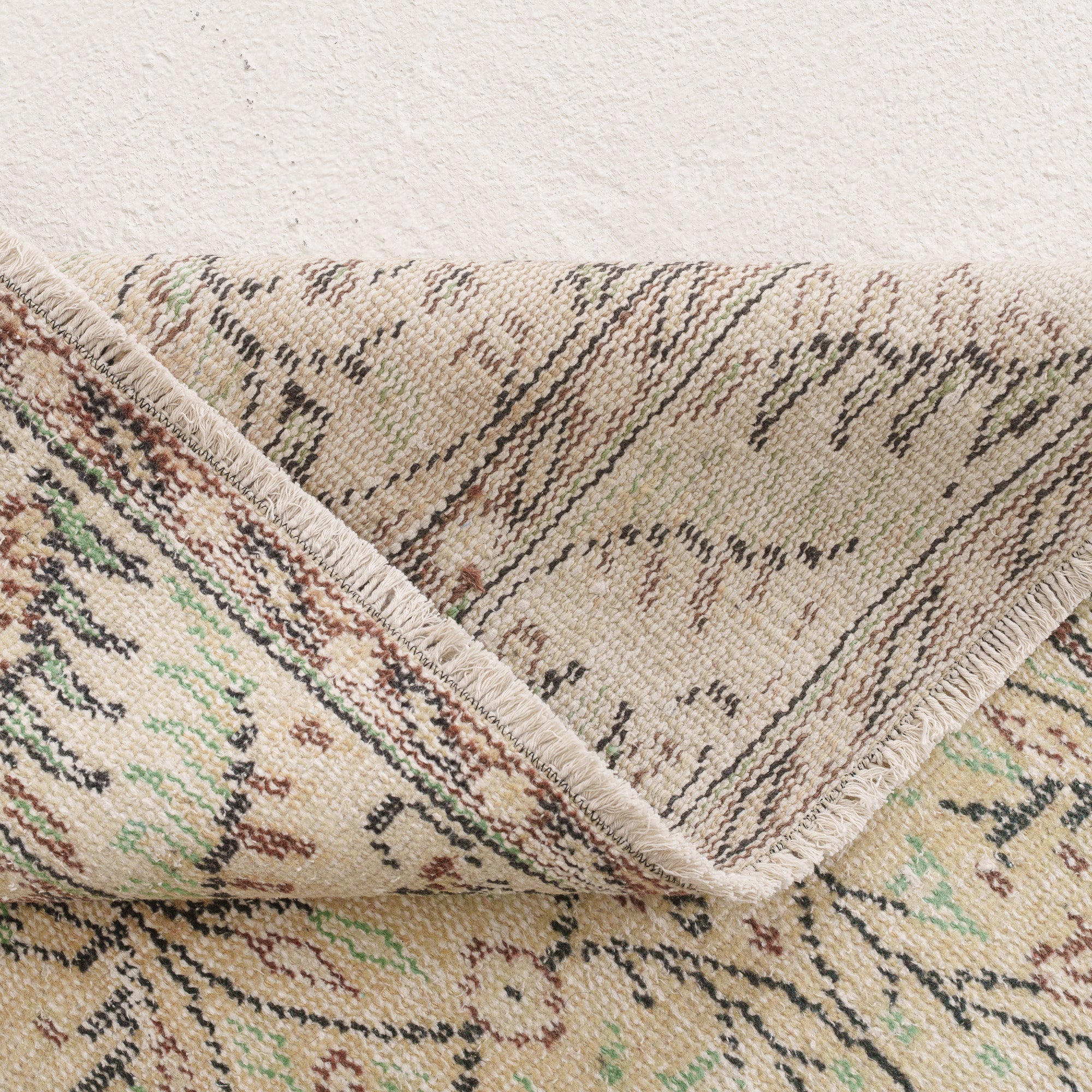 Amdiraria - Vintage Turkish Area Rug