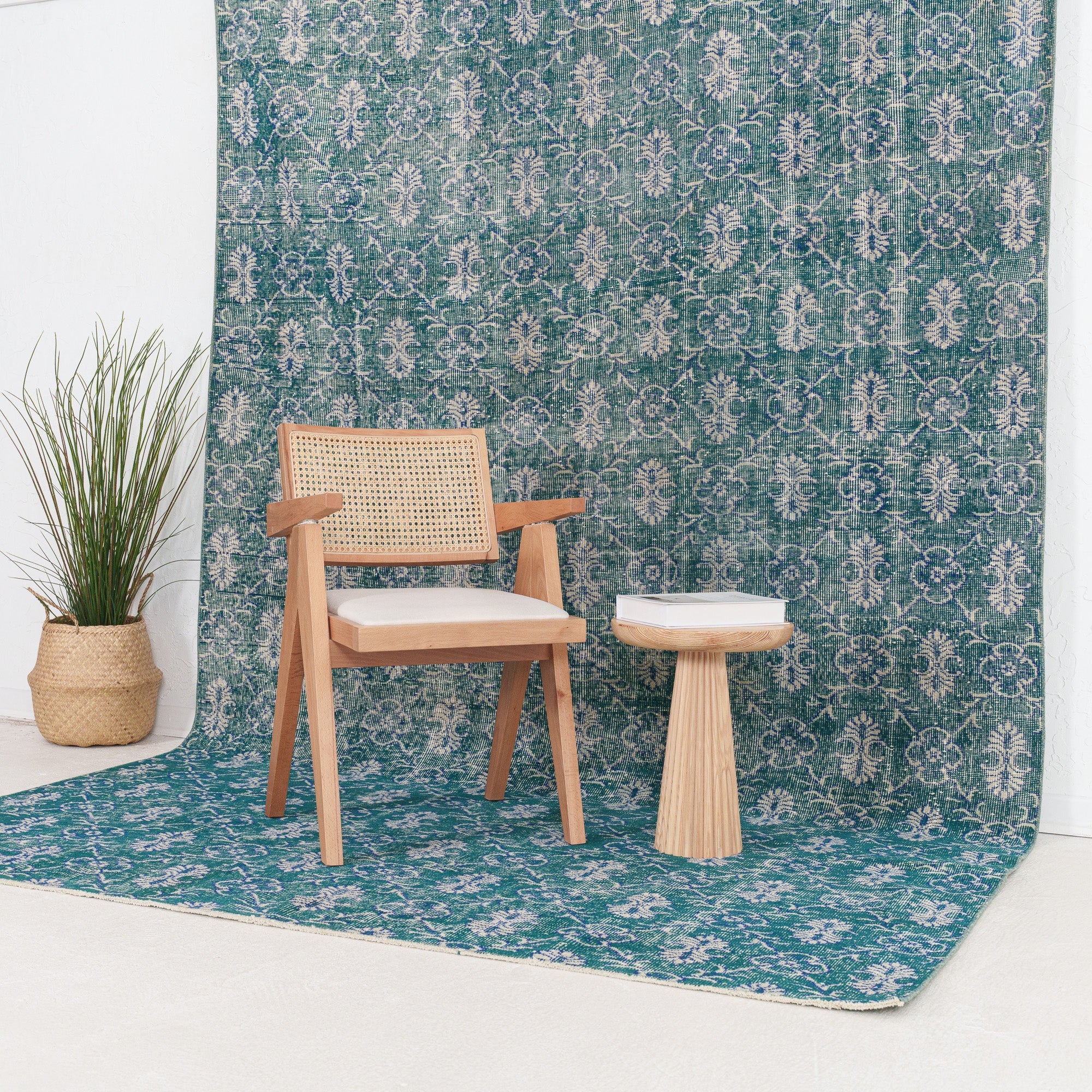 Zaeriness - Vintage Turkish Area Rug