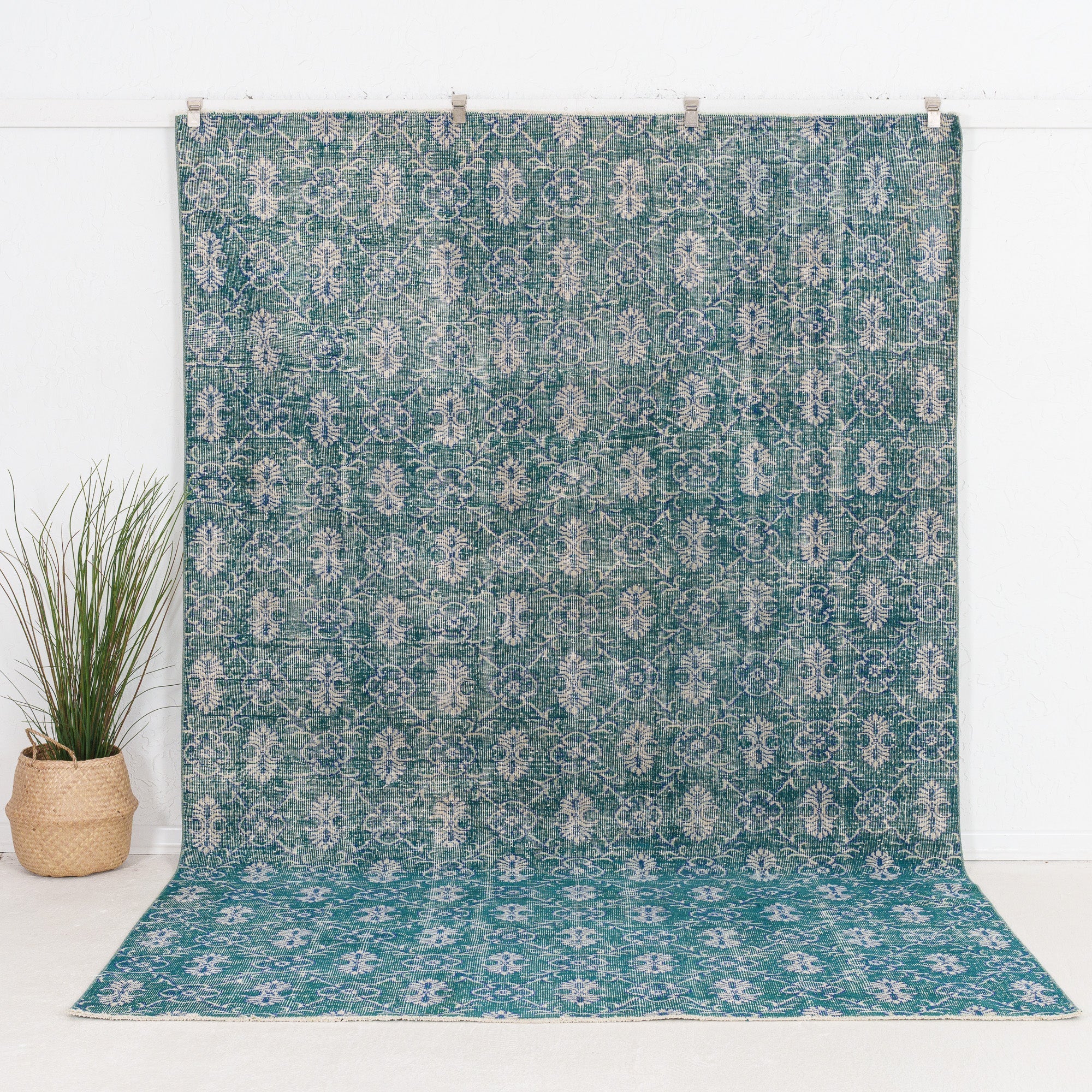 Zaeriness - Vintage Turkish Area Rug