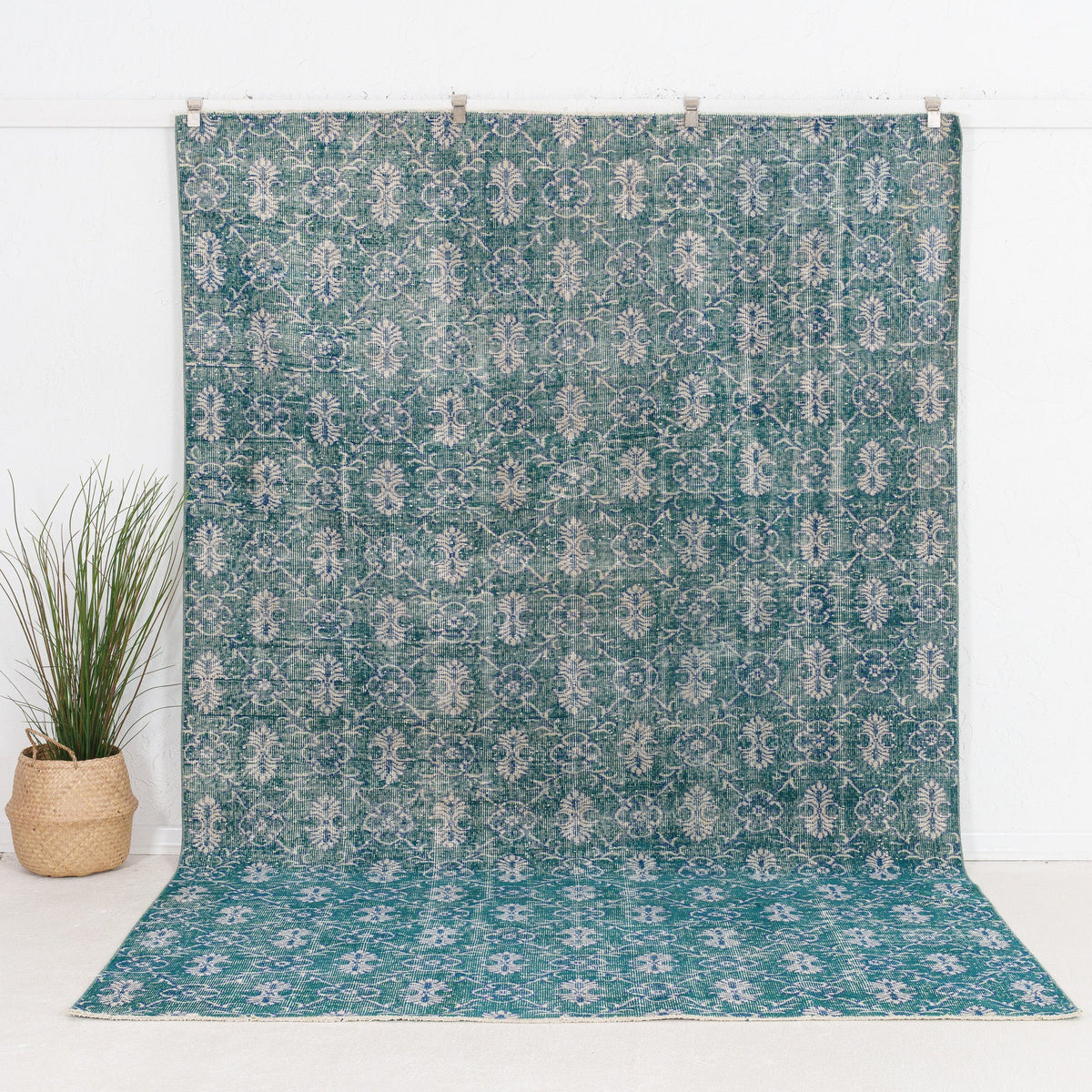 Zaeriness - Vintage Turkish Area Rug