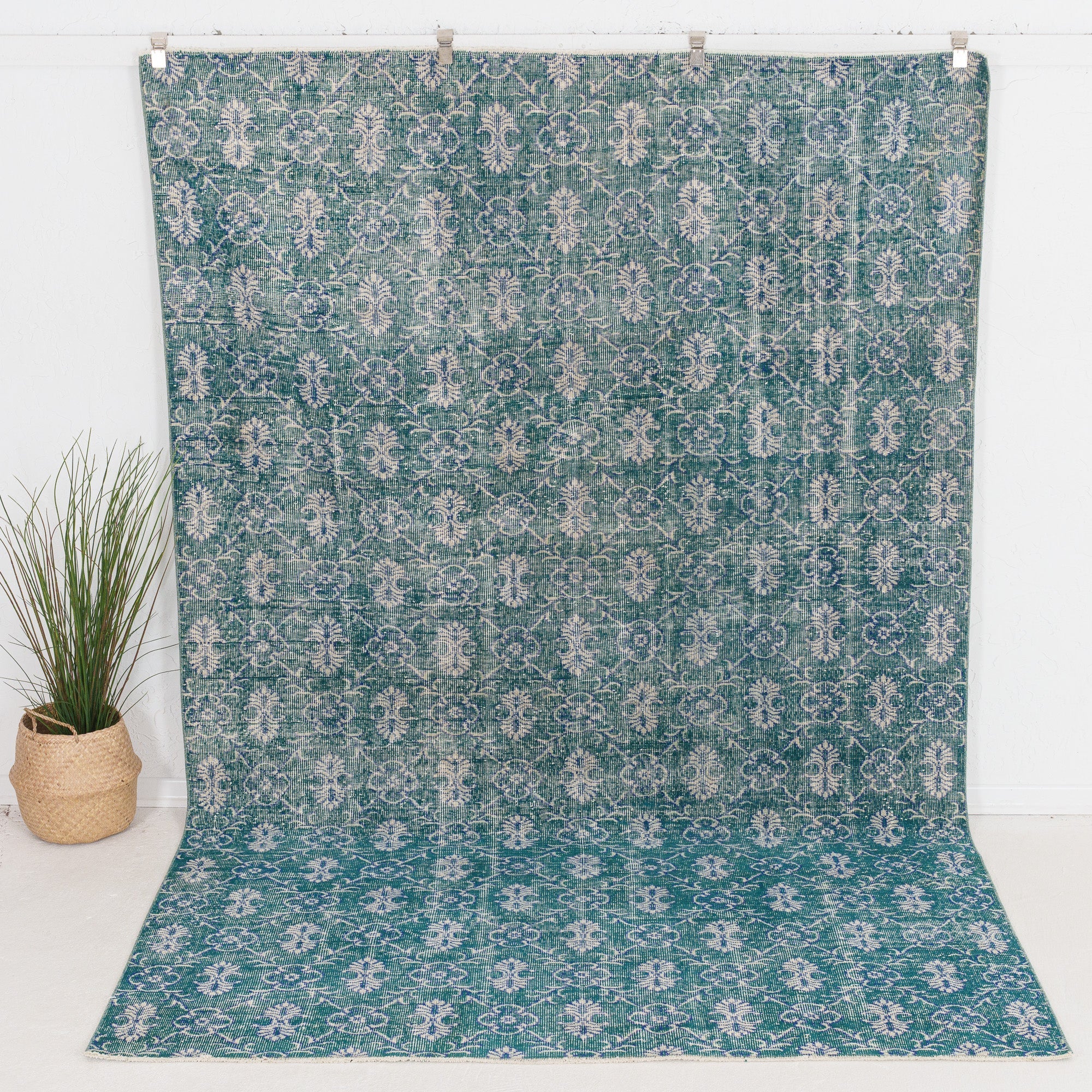 Zaeriness - Vintage Turkish Area Rug