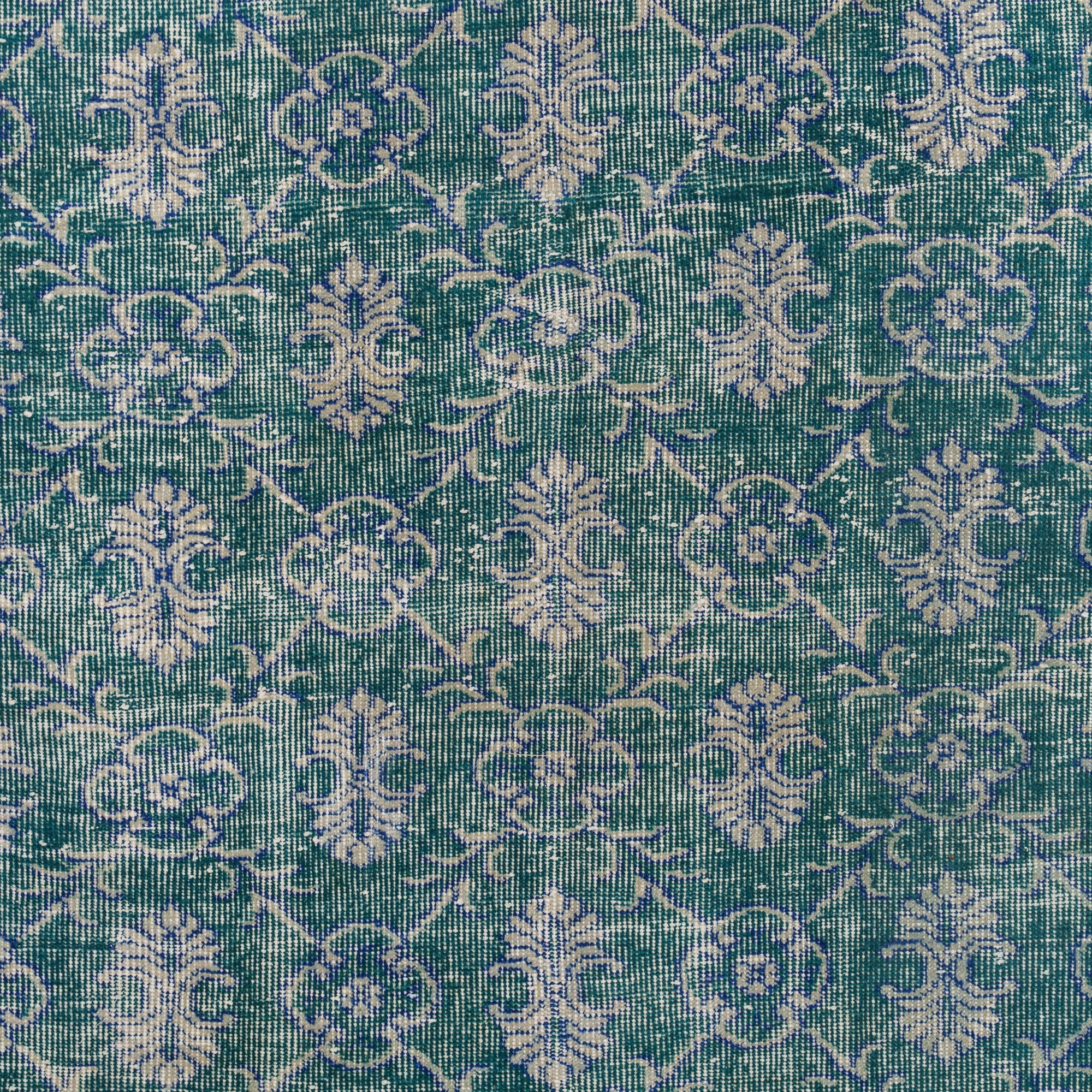 Zaeriness - Vintage Turkish Area Rug