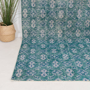 Zaeriness - Vintage Turkish Area Rug