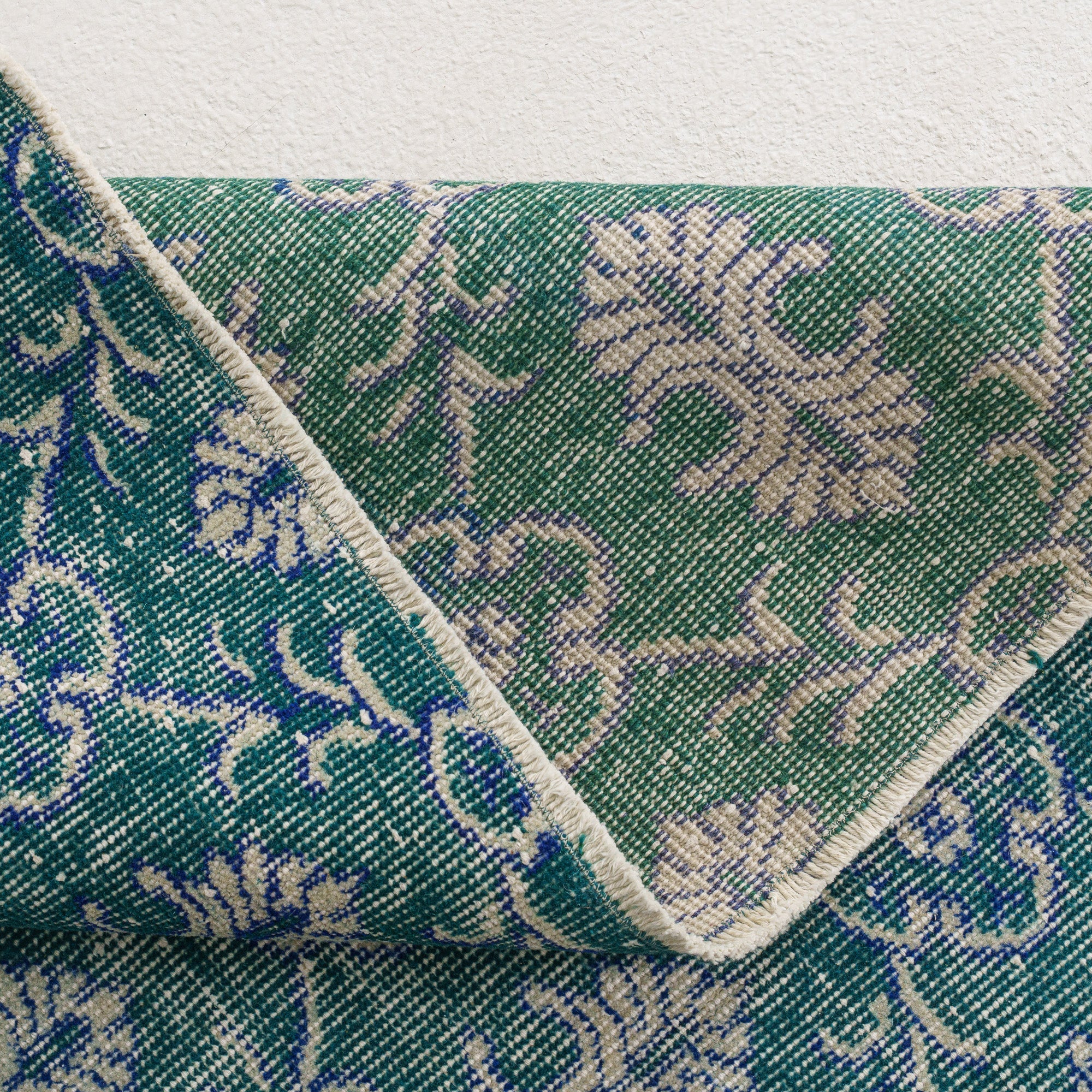 Zaeriness - Vintage Turkish Area Rug