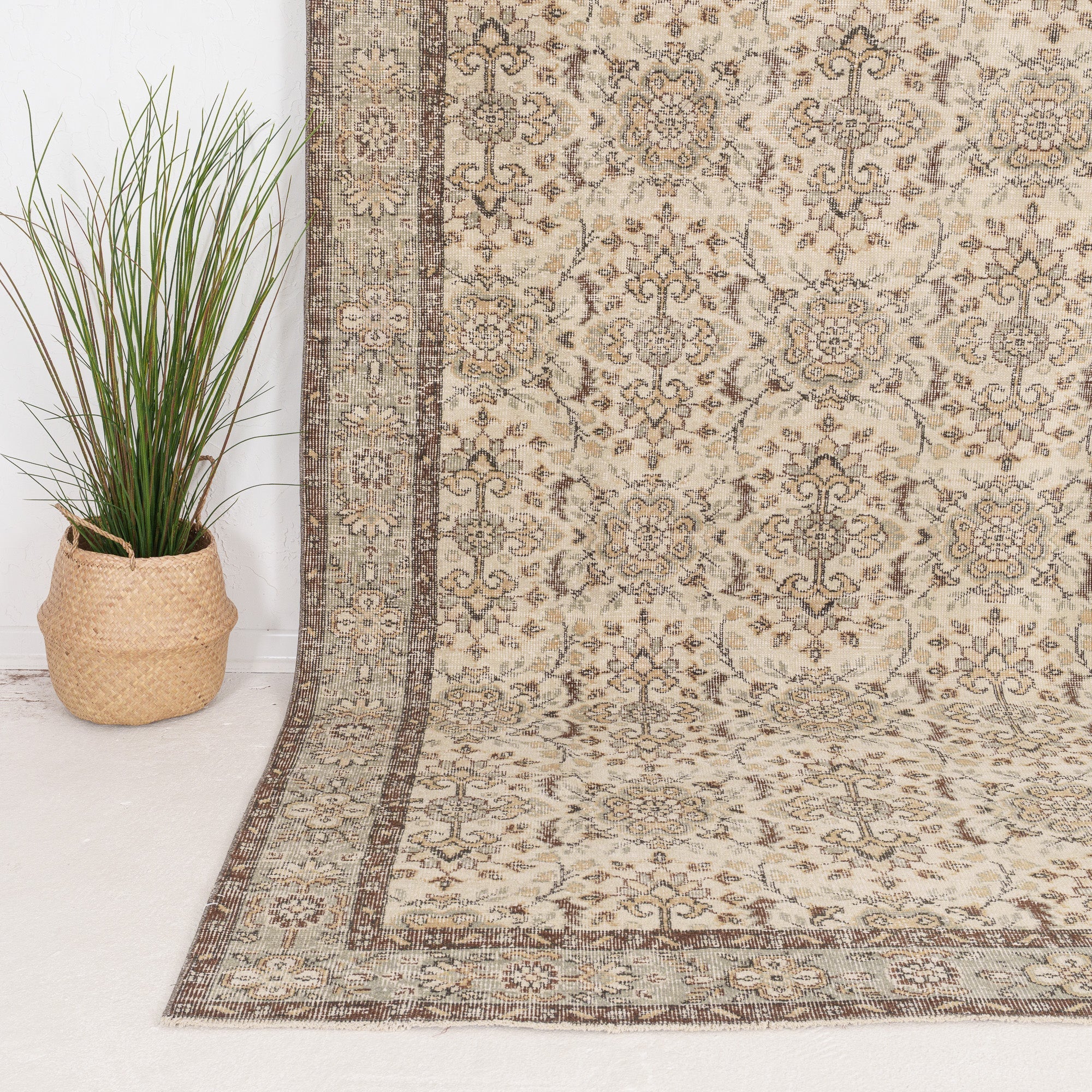 Zaerinara - Vintage Turkish Area Rug