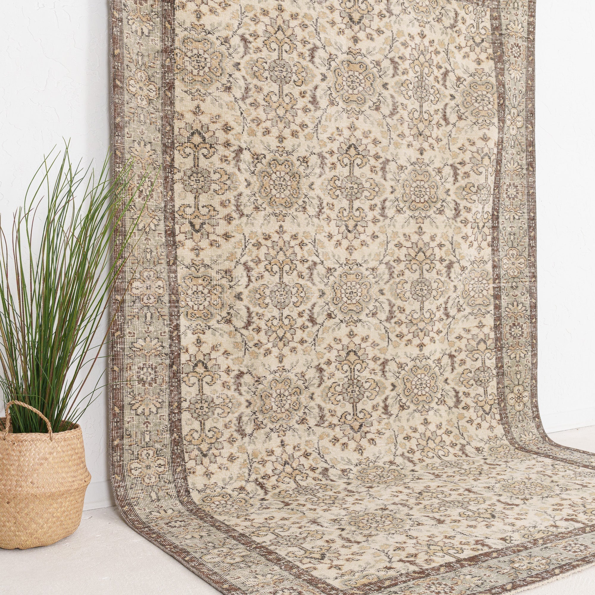 Zaerinara - Vintage Turkish Area Rug