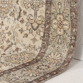 Zaerinara - Vintage Turkish Area Rug