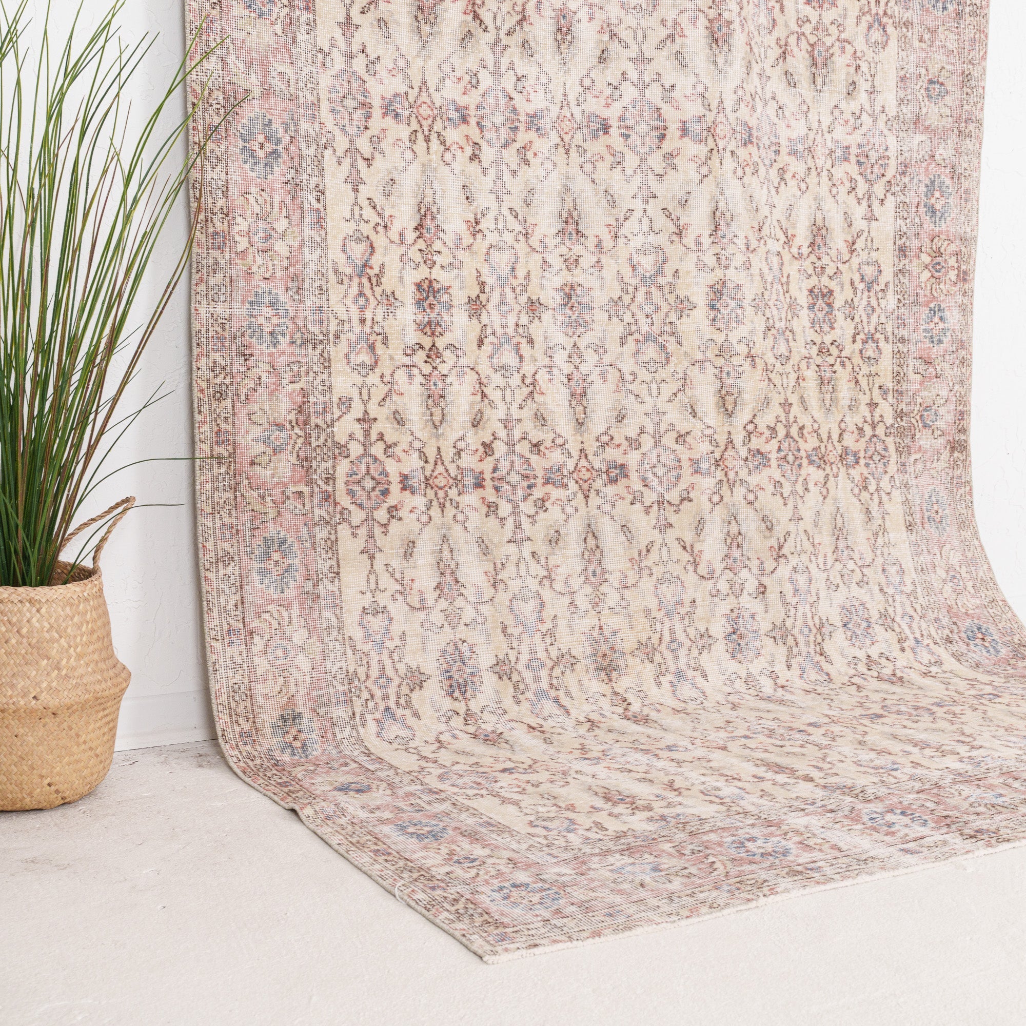 Yaelisia - Vintage Turkish Area Rug