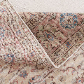 Yaelisia - Vintage Turkish Area Rug