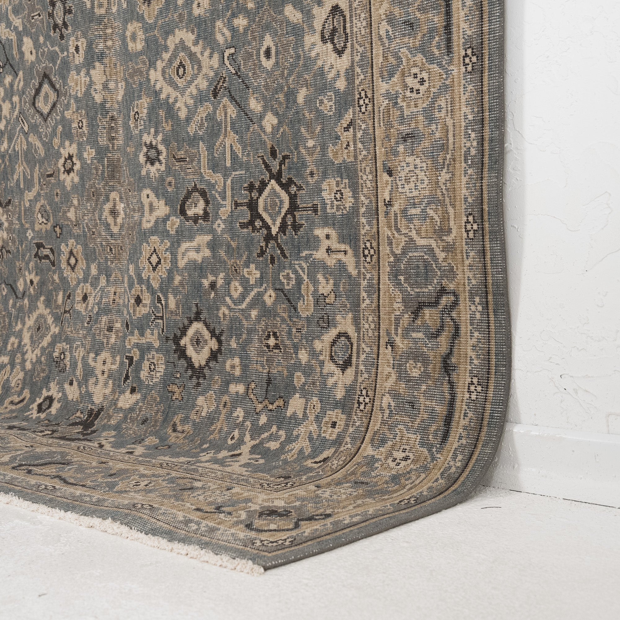 Thalyrise - Vintage Turkish Area Rug
