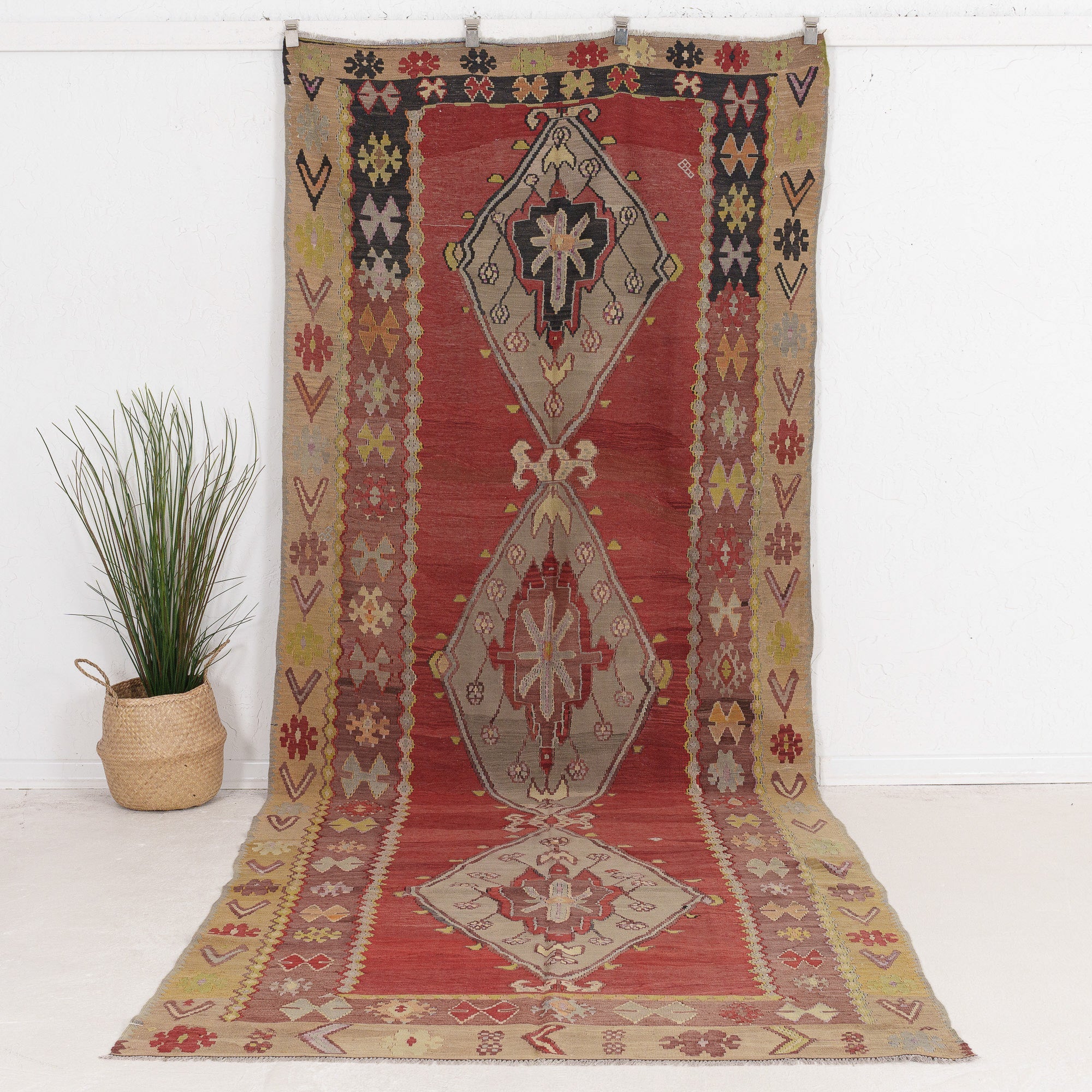 Qaelinena - Vintage Turkish Area Rug