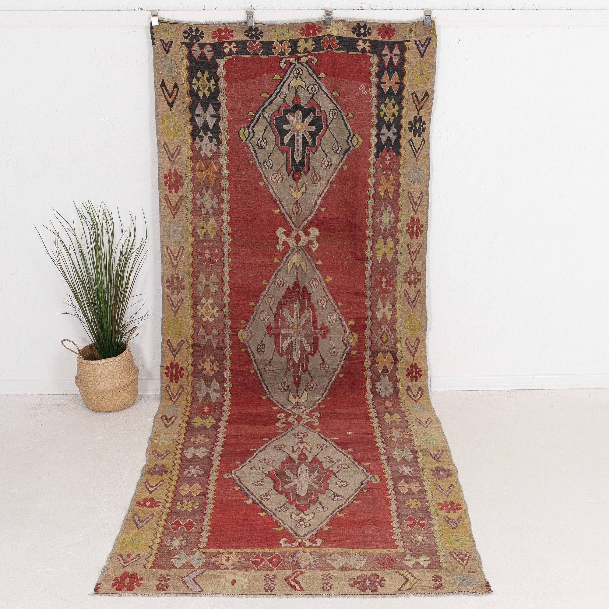 Qaelinena - Vintage Turkish Area Rug