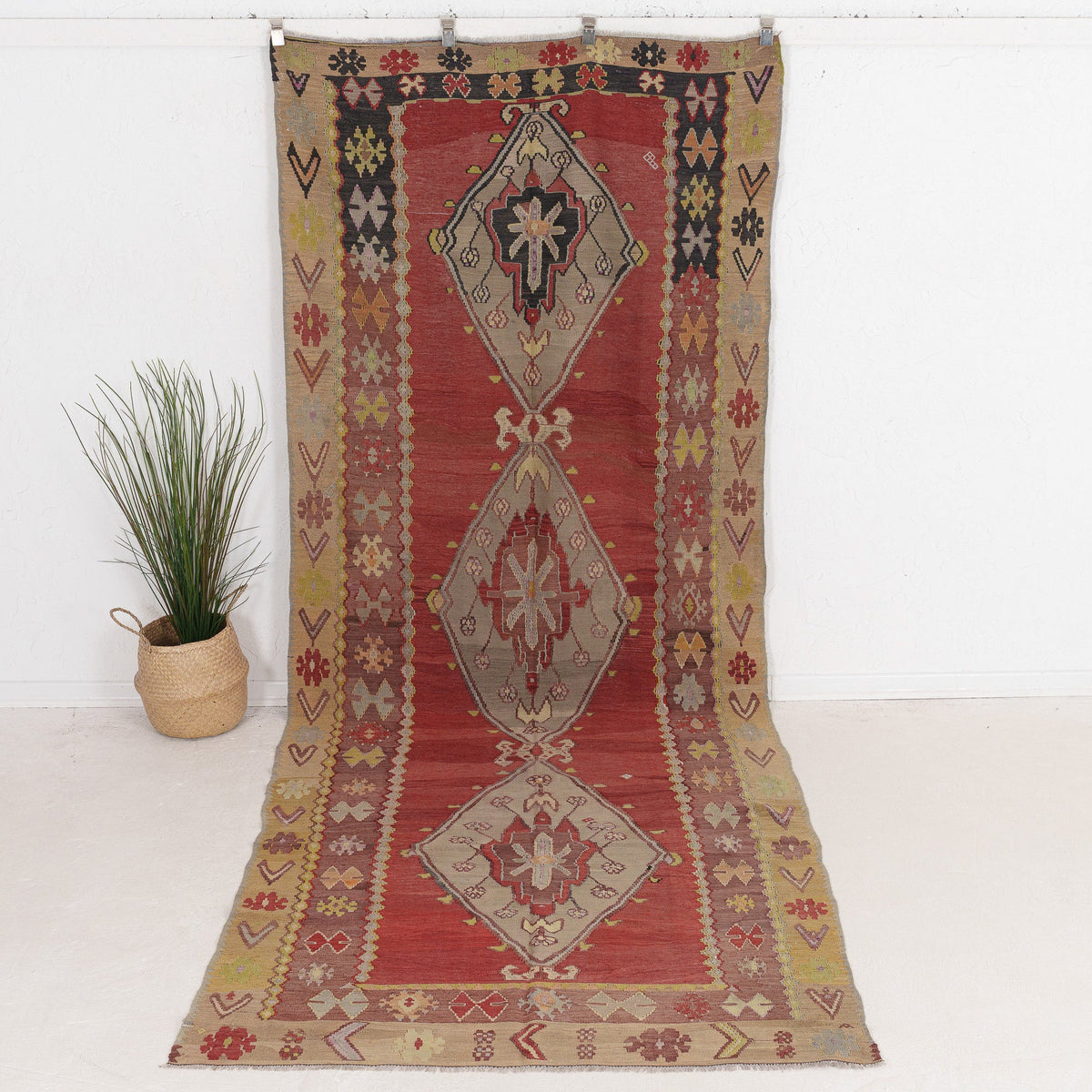 Qaelinena - Vintage Turkish Area Rug