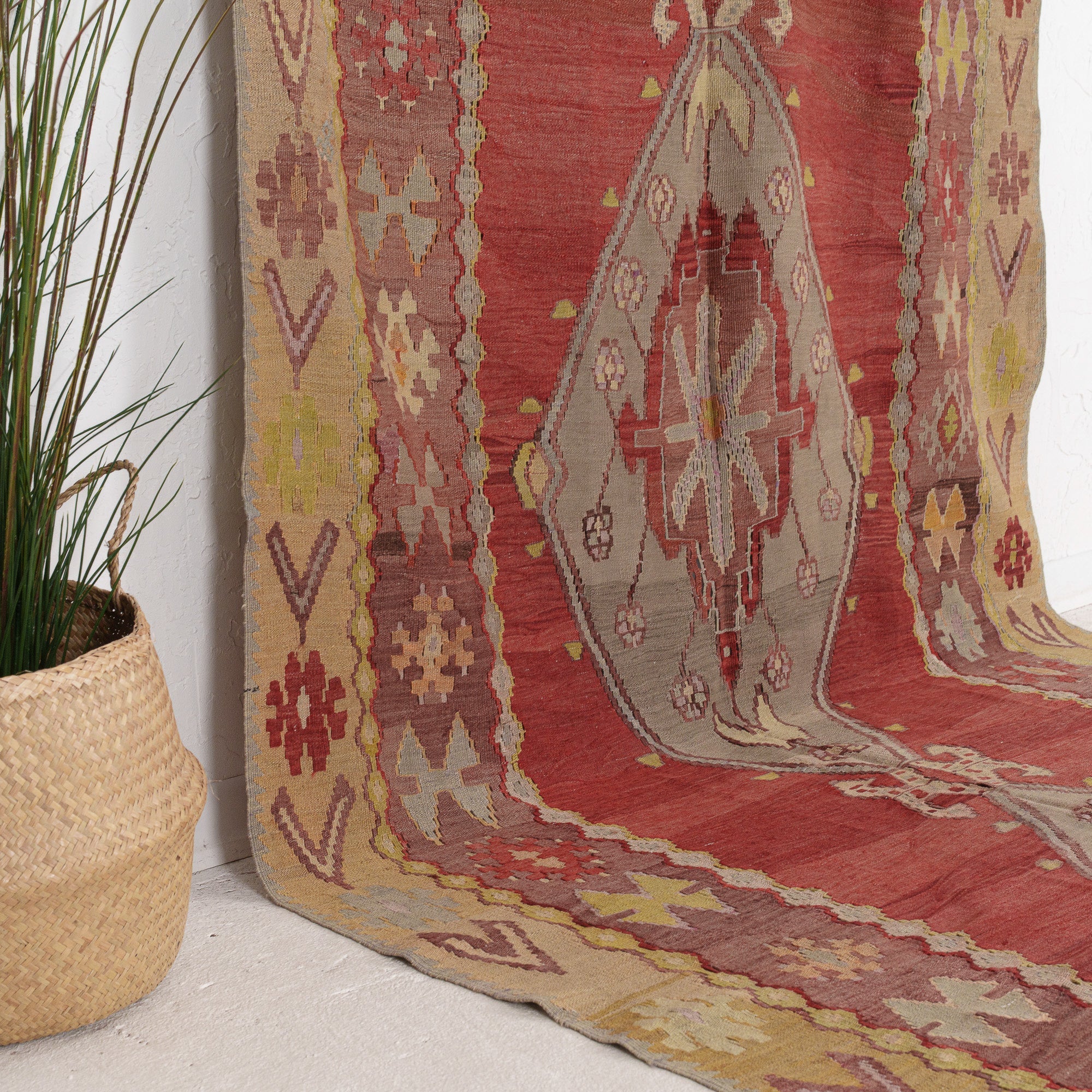 Qaelinena - Vintage Turkish Area Rug