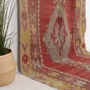 Qaelinena - Vintage Turkish Area Rug
