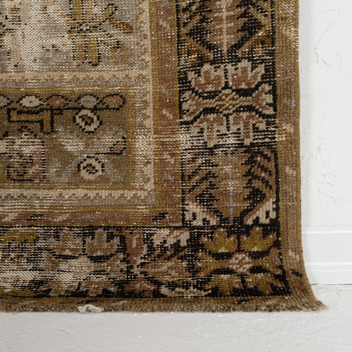 Marinda - Dining Room Rug, Classic Artisan Crafted